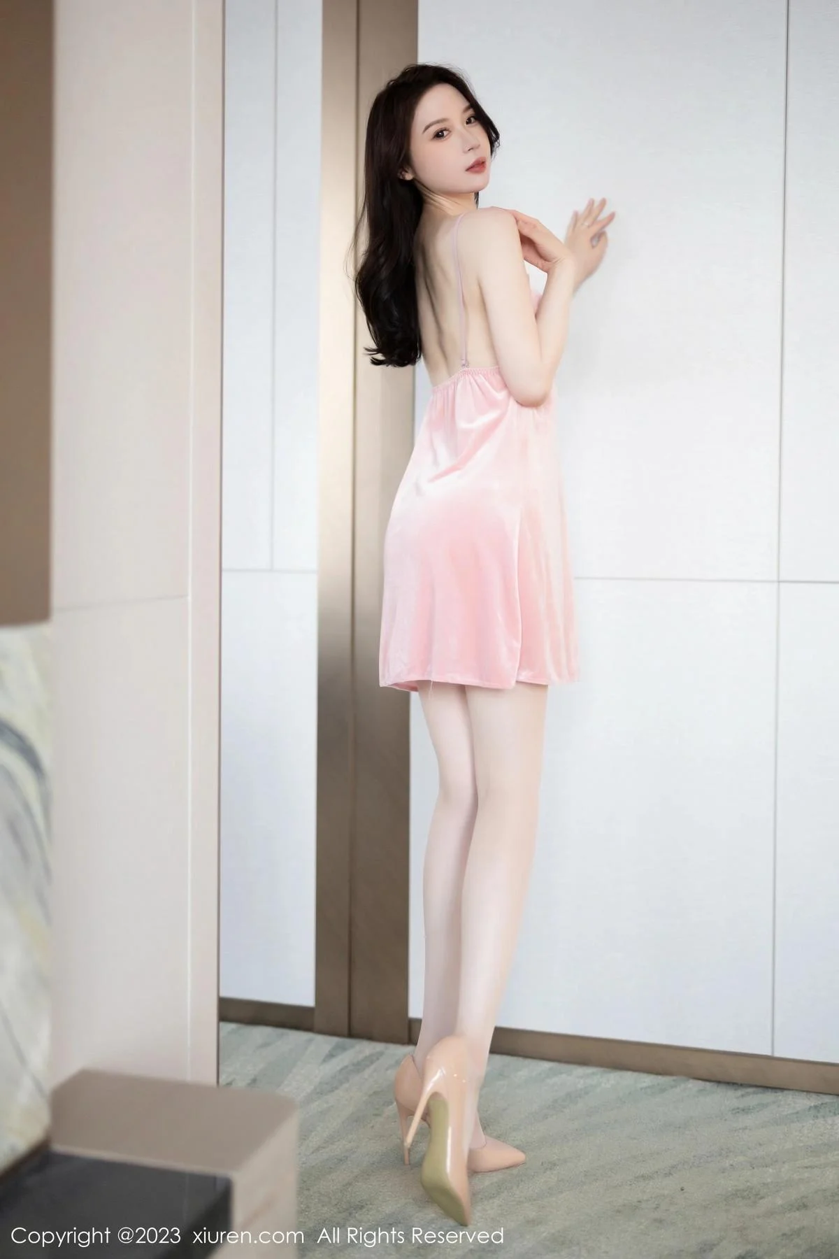 梦心玥性感粉色吊带短裙+黑色薄纱轻透连体衣惹火绝美写真 第 2 张