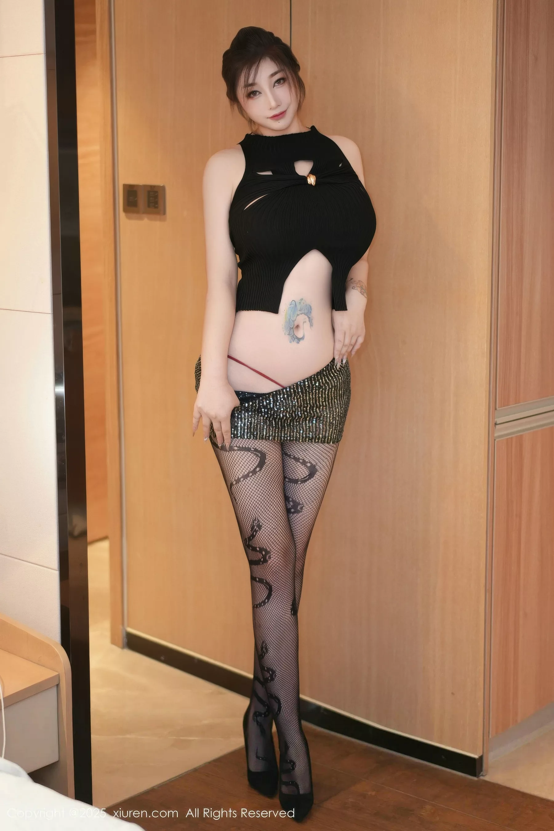 妲己_Toxic性感黑色情趣服饰配黑丝网袜秀丰腴身材绝美写真 第 11 张
