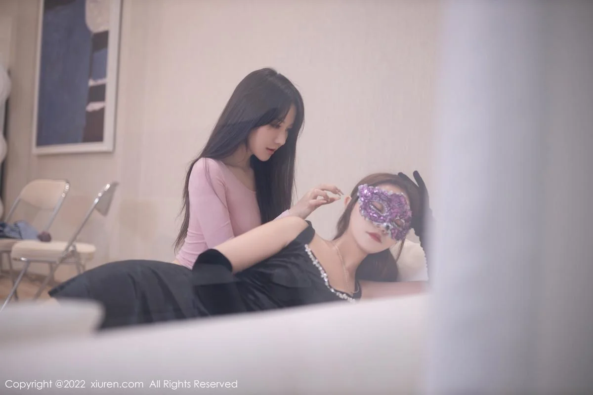 鱼子酱Fish粉色收身上衣配牛仔裤半脱秀曼妙身姿绝美写真 第 57 张