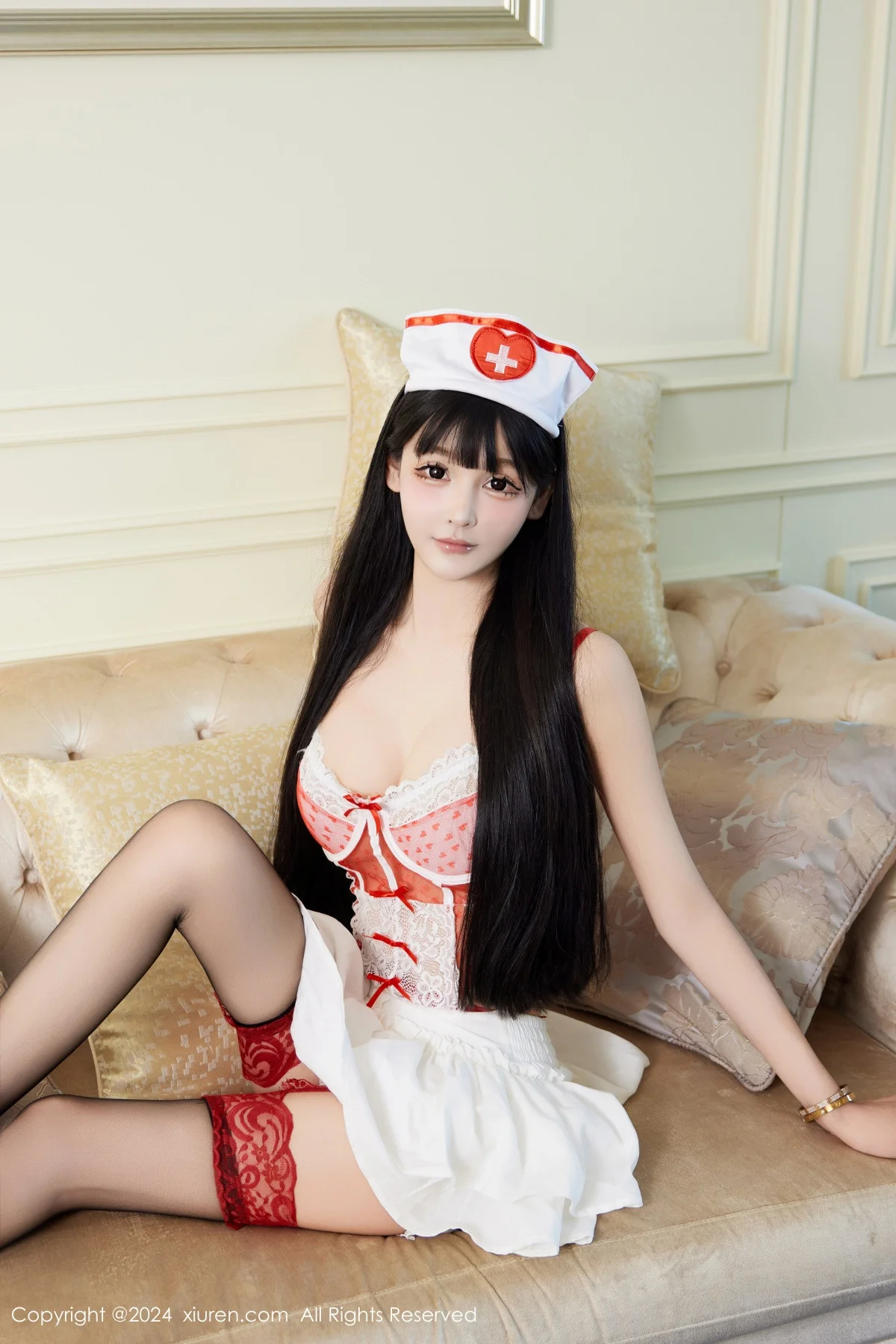 智恩baby性感甜心护士装扮配黑丝吊袜秀丰腴美臀绝美写真 第 1 张