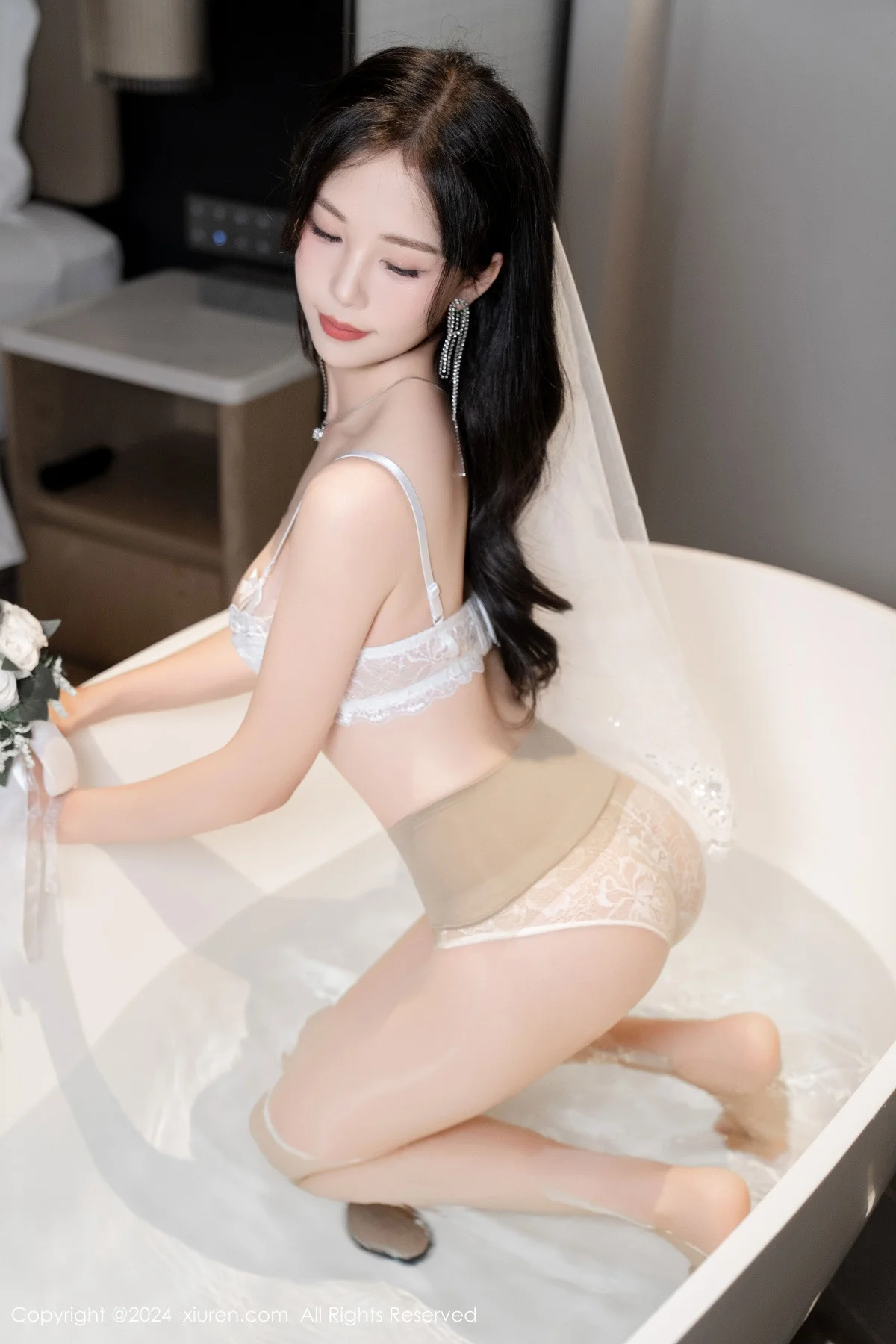 利世浴室场景性感白色婚纱配超薄肉丝秀完美身材绝美写真 第 138 张