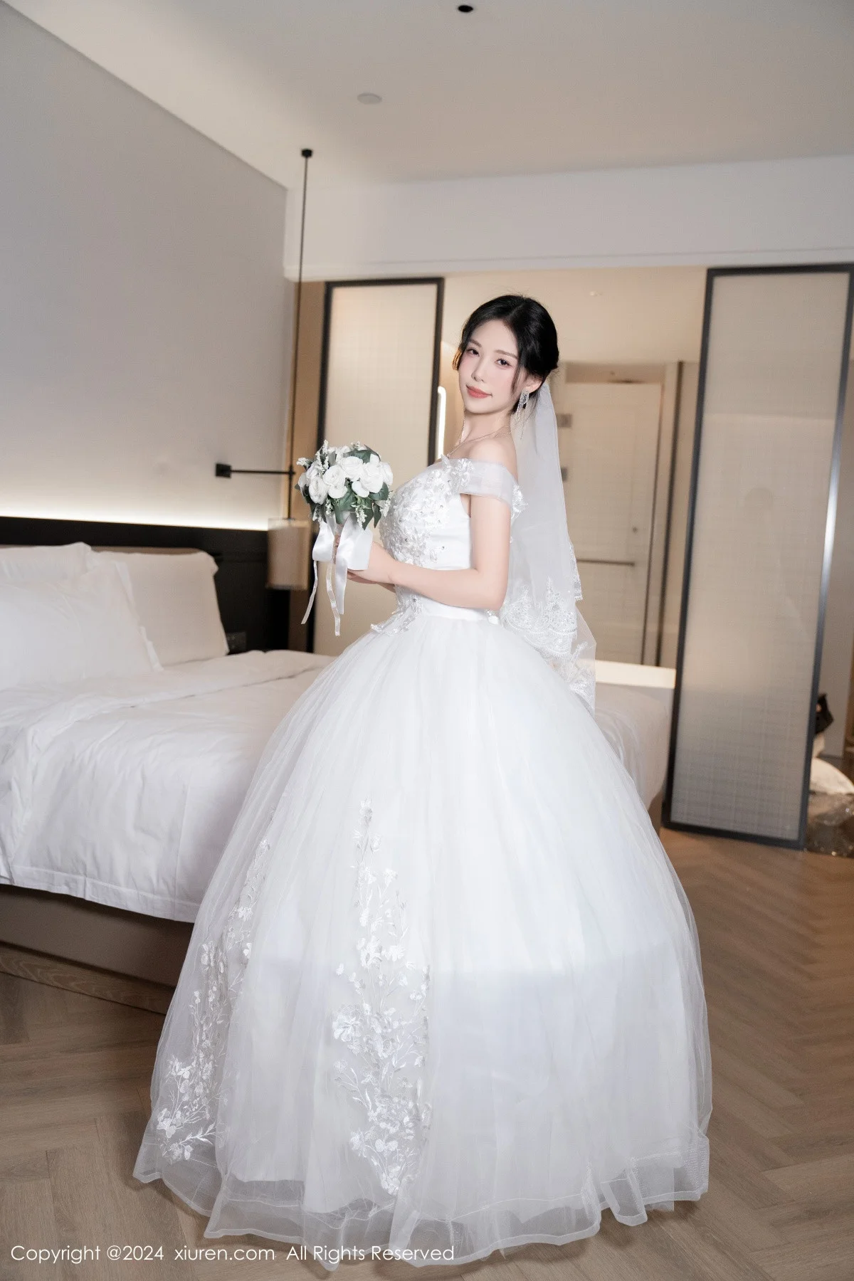 利世浴室场景性感白色婚纱配超薄肉丝秀完美身材绝美写真 第 14 张