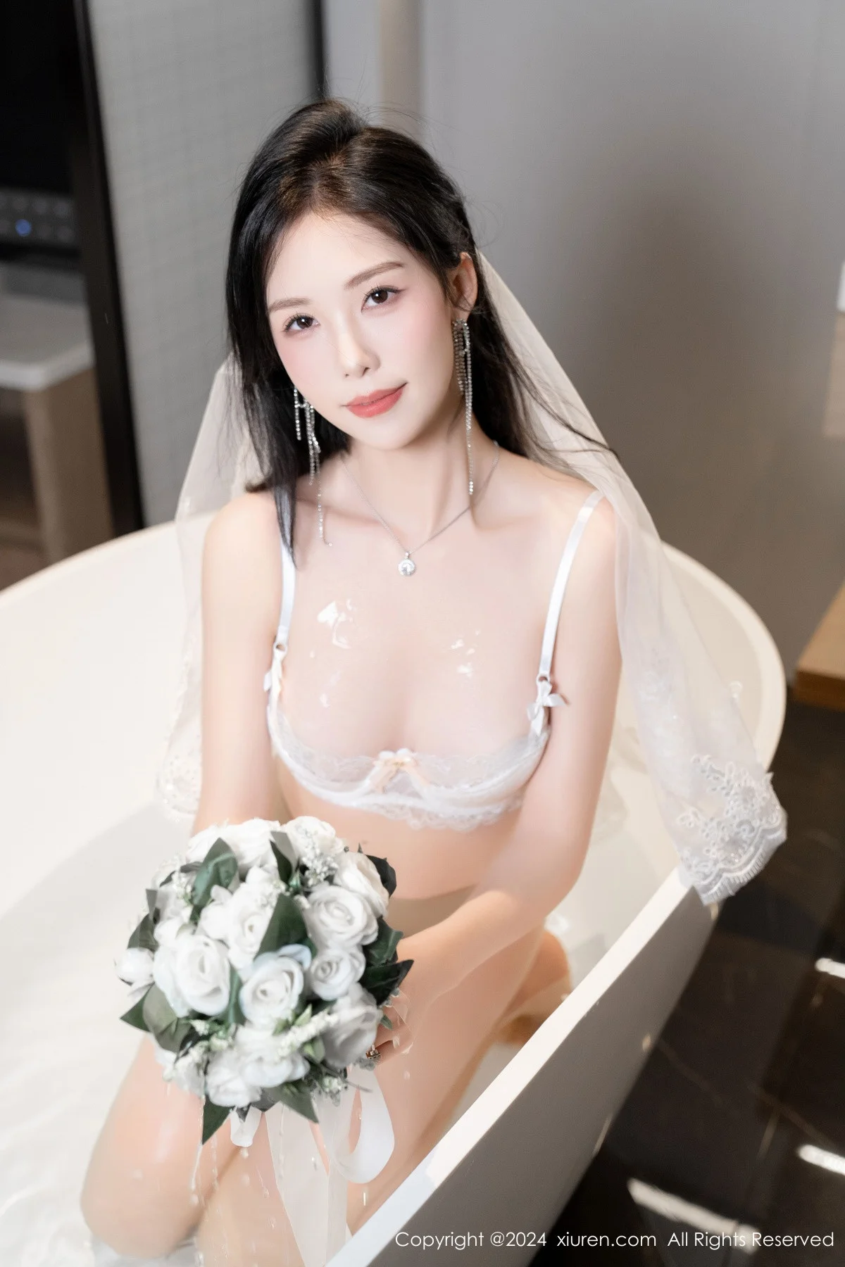 利世浴室场景性感白色婚纱配超薄肉丝秀完美身材绝美写真 第 143 张