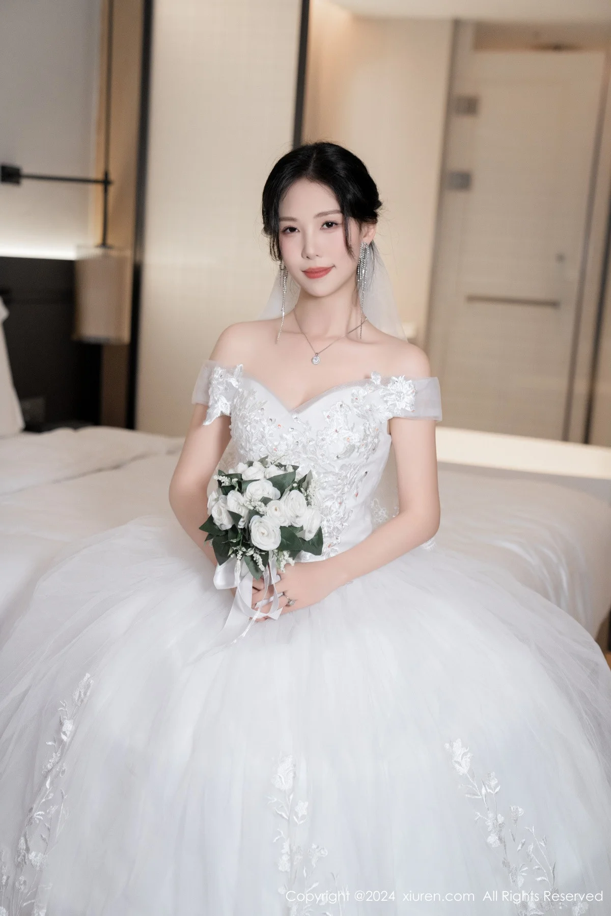 利世浴室场景性感白色婚纱配超薄肉丝秀完美身材绝美写真 第 19 张