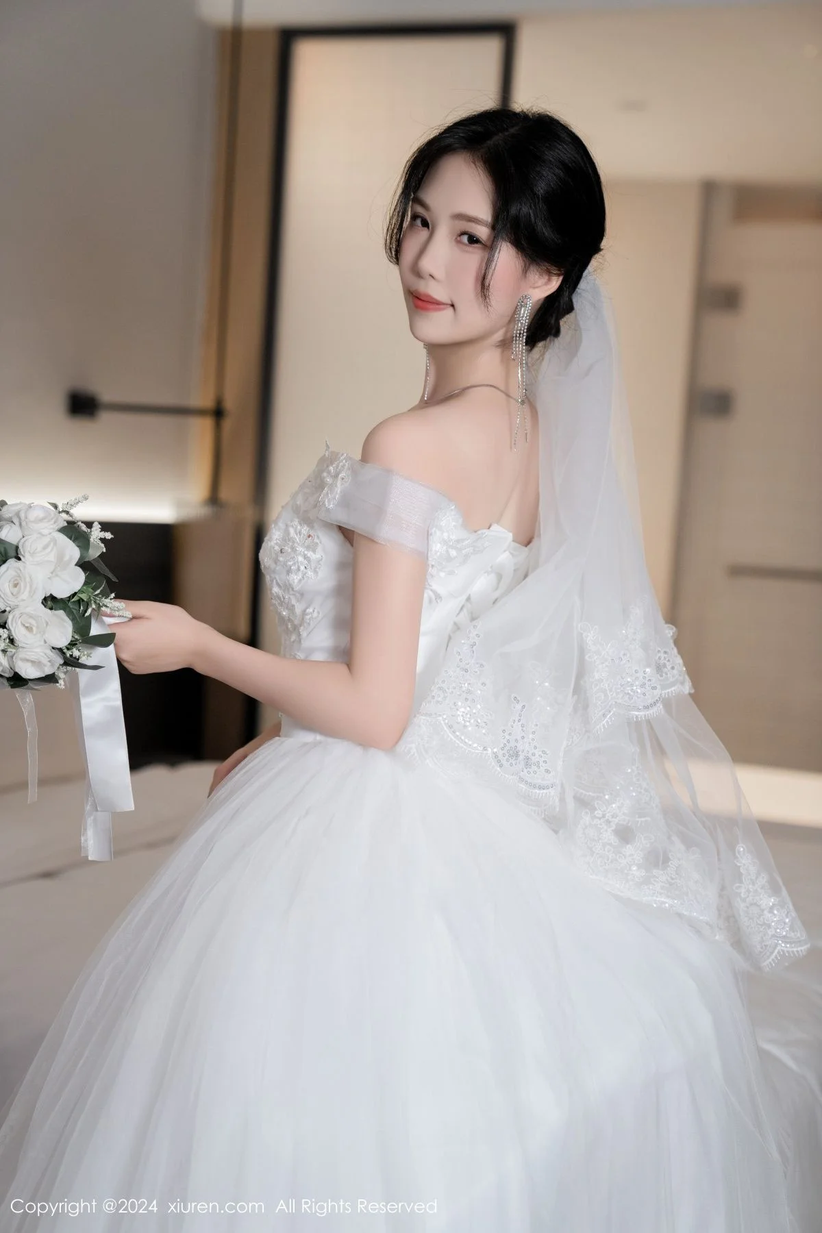 利世浴室场景性感白色婚纱配超薄肉丝秀完美身材绝美写真 第 26 张