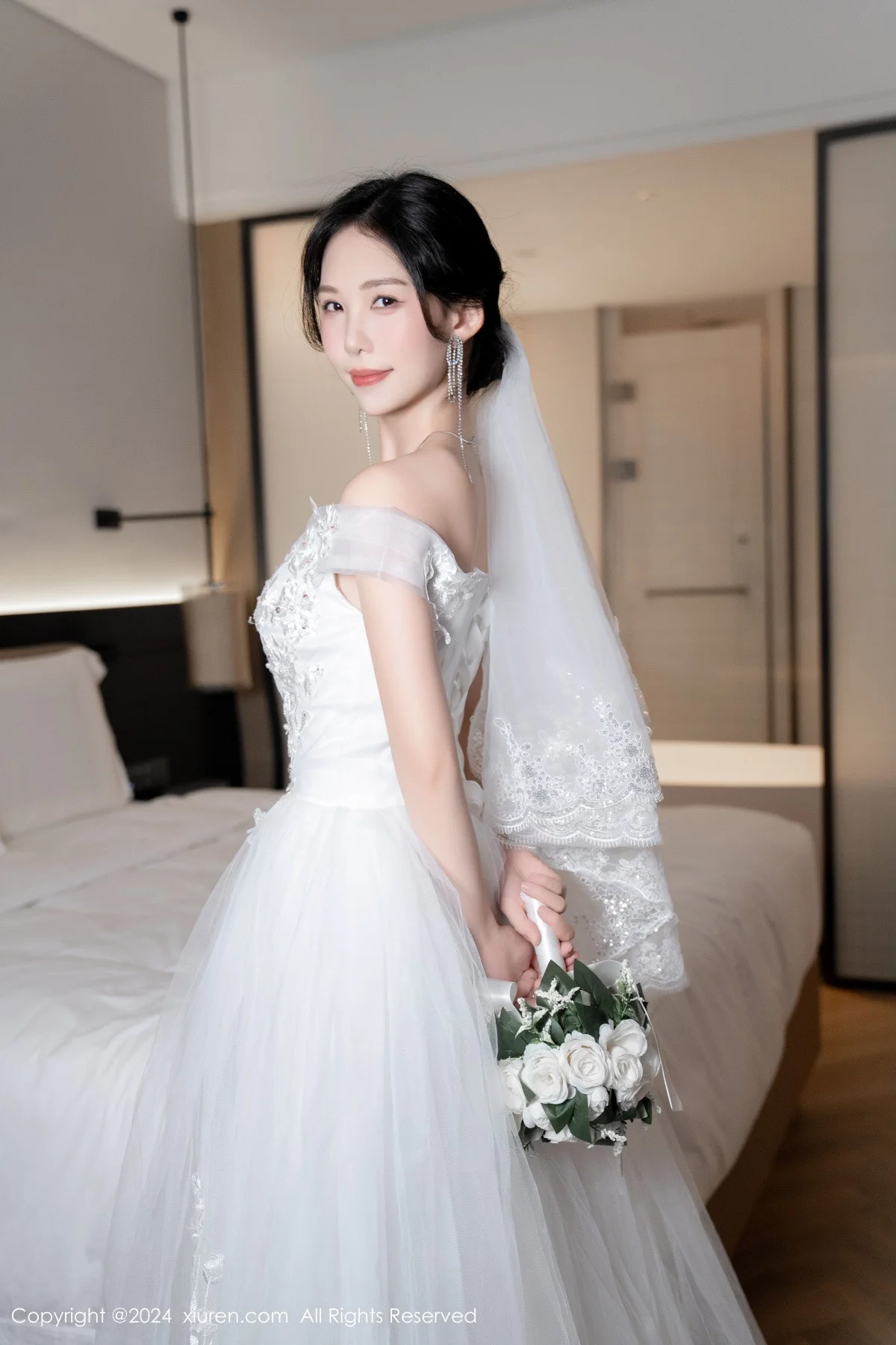 利世浴室场景性感白色婚纱配超薄肉丝秀完美身材绝美写真 第 47 张