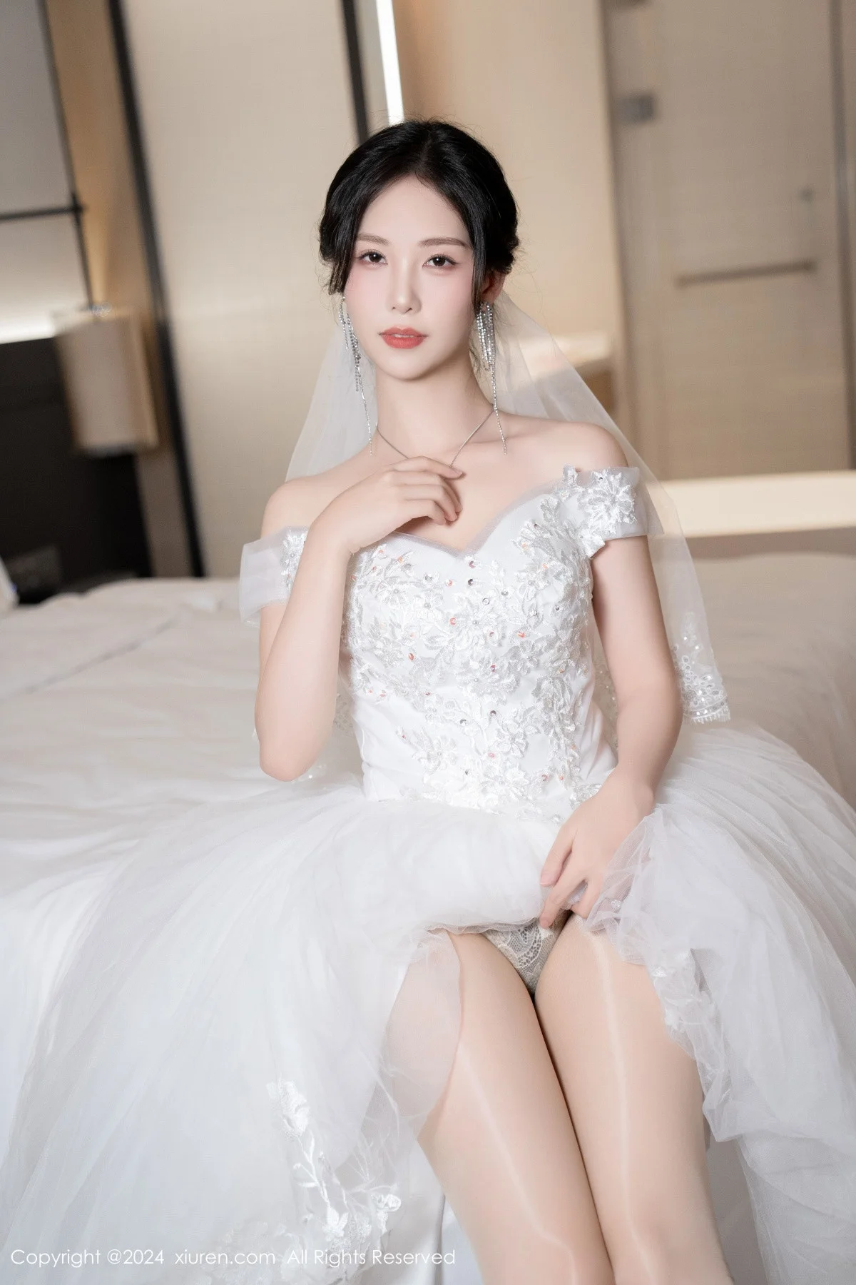 利世浴室场景性感白色婚纱配超薄肉丝秀完美身材绝美写真 第 65 张