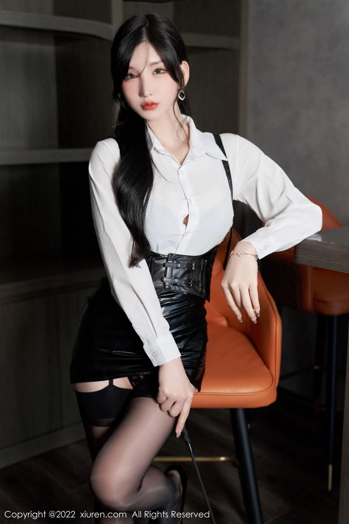 周于希Sally性感白T配黑皮短裙露黑色蕾丝内衣完美绝美写真 第 12 张