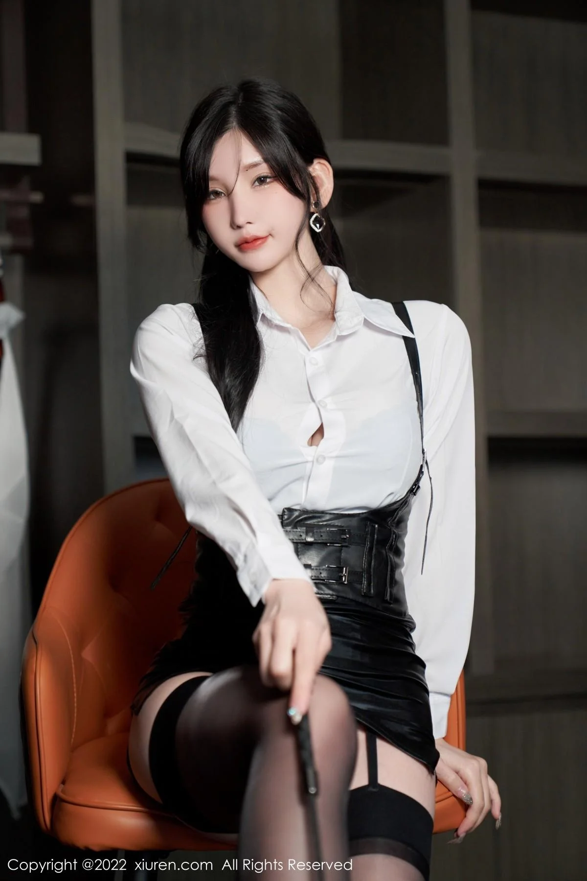 周于希Sally性感白T配黑皮短裙露黑色蕾丝内衣完美绝美写真 第 19 张