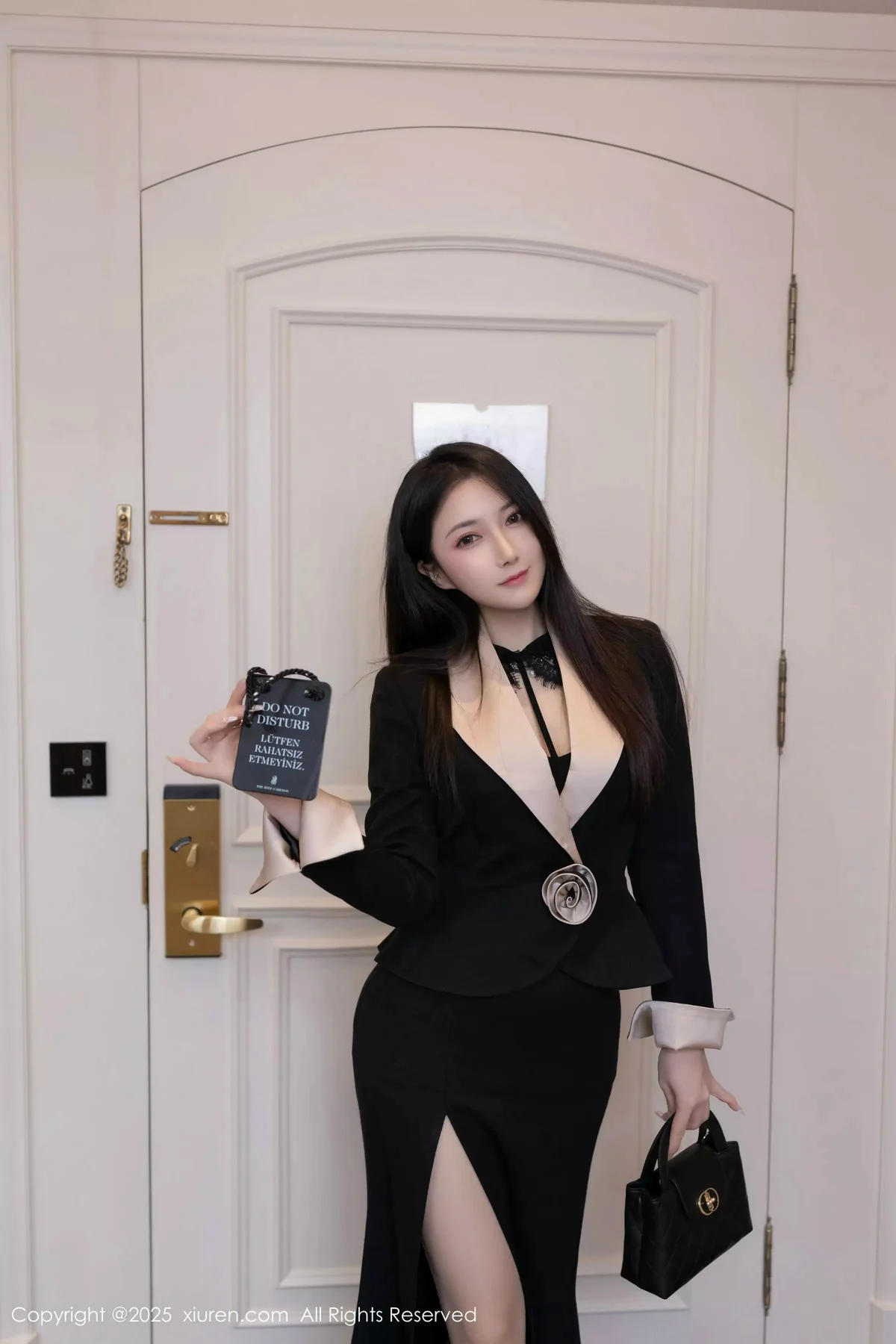 鱼子酱Fish性感黑色连衣裙配超薄肉丝秀曼妙身姿绝美写真 第 12 张