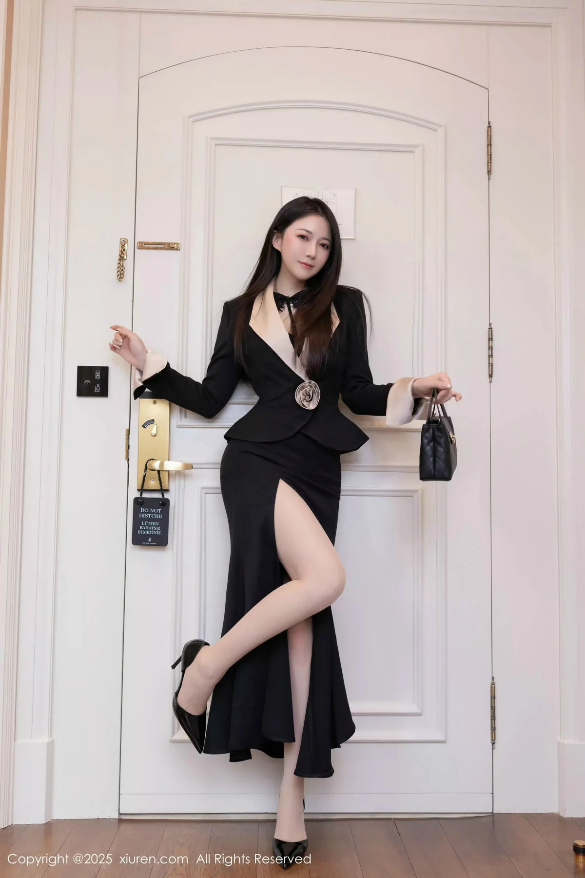 鱼子酱Fish性感黑色连衣裙配超薄肉丝秀曼妙身姿绝美写真 第 7 张