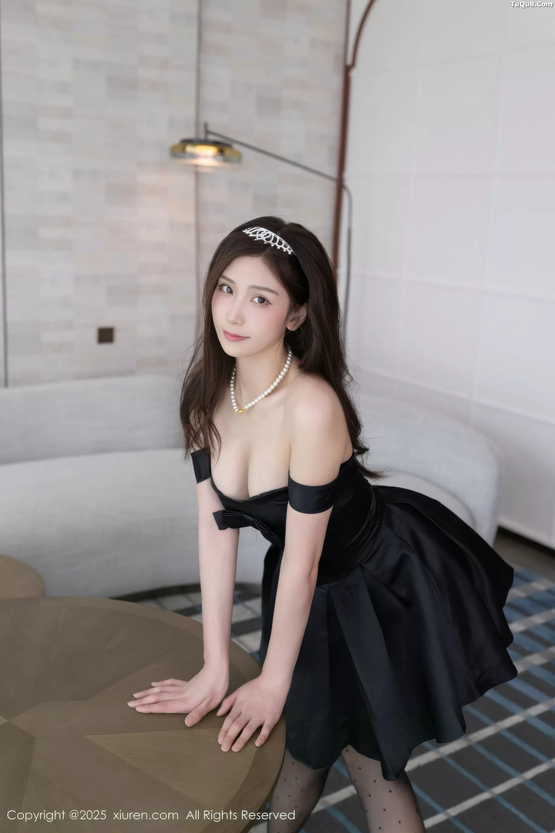 刘婷婷性感黑色连衣短裙配黑色圆点丝袜秀曼妙身材绝美写真 第 15 张