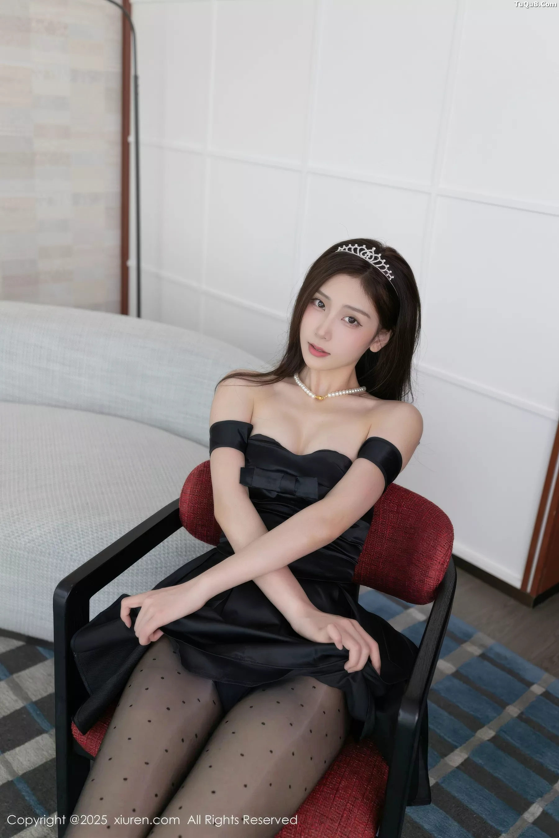 刘婷婷性感黑色连衣短裙配黑色圆点丝袜秀曼妙身材绝美写真 第 24 张