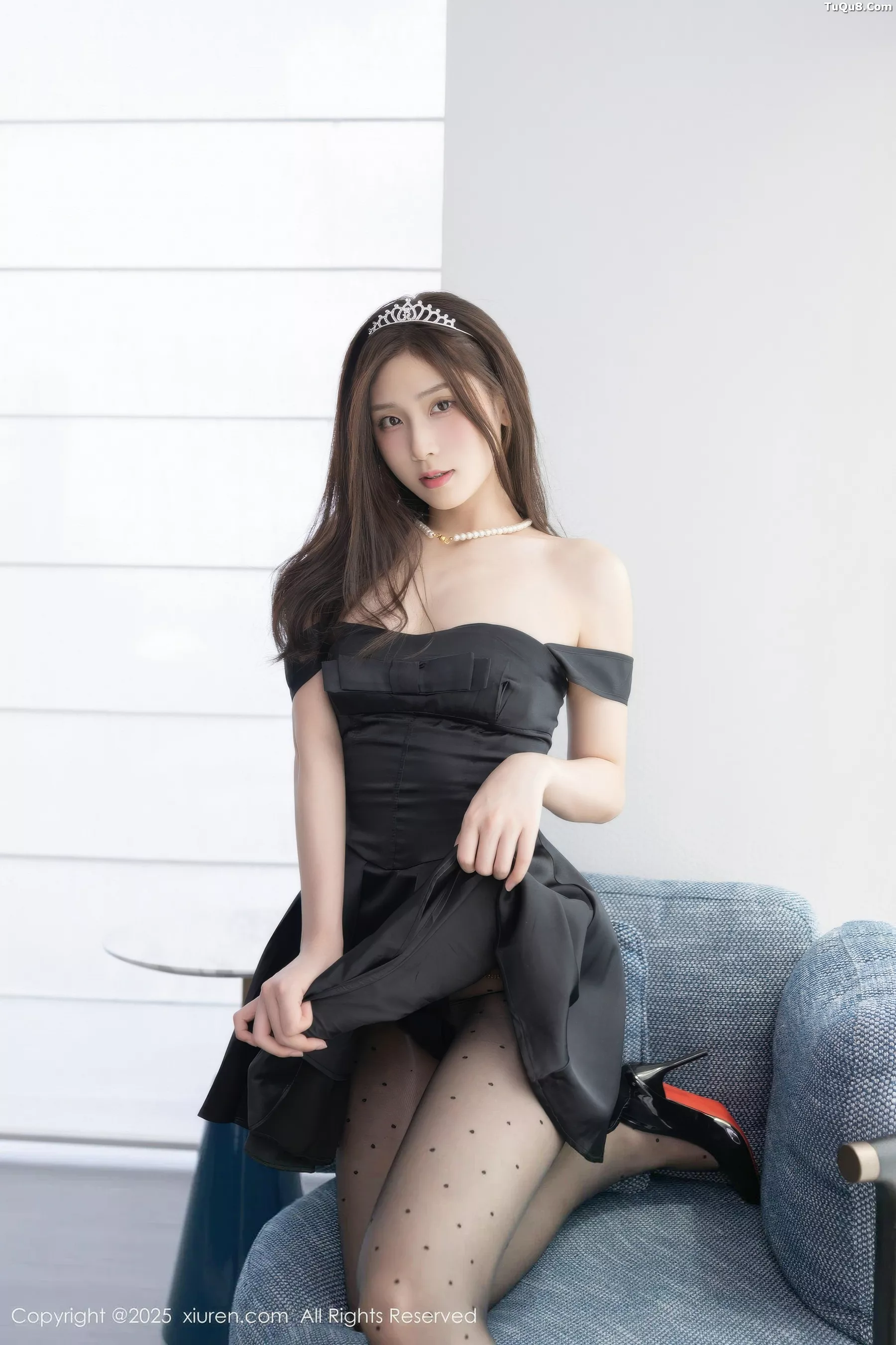刘婷婷性感黑色连衣短裙配黑色圆点丝袜秀曼妙身材绝美写真 第 37 张