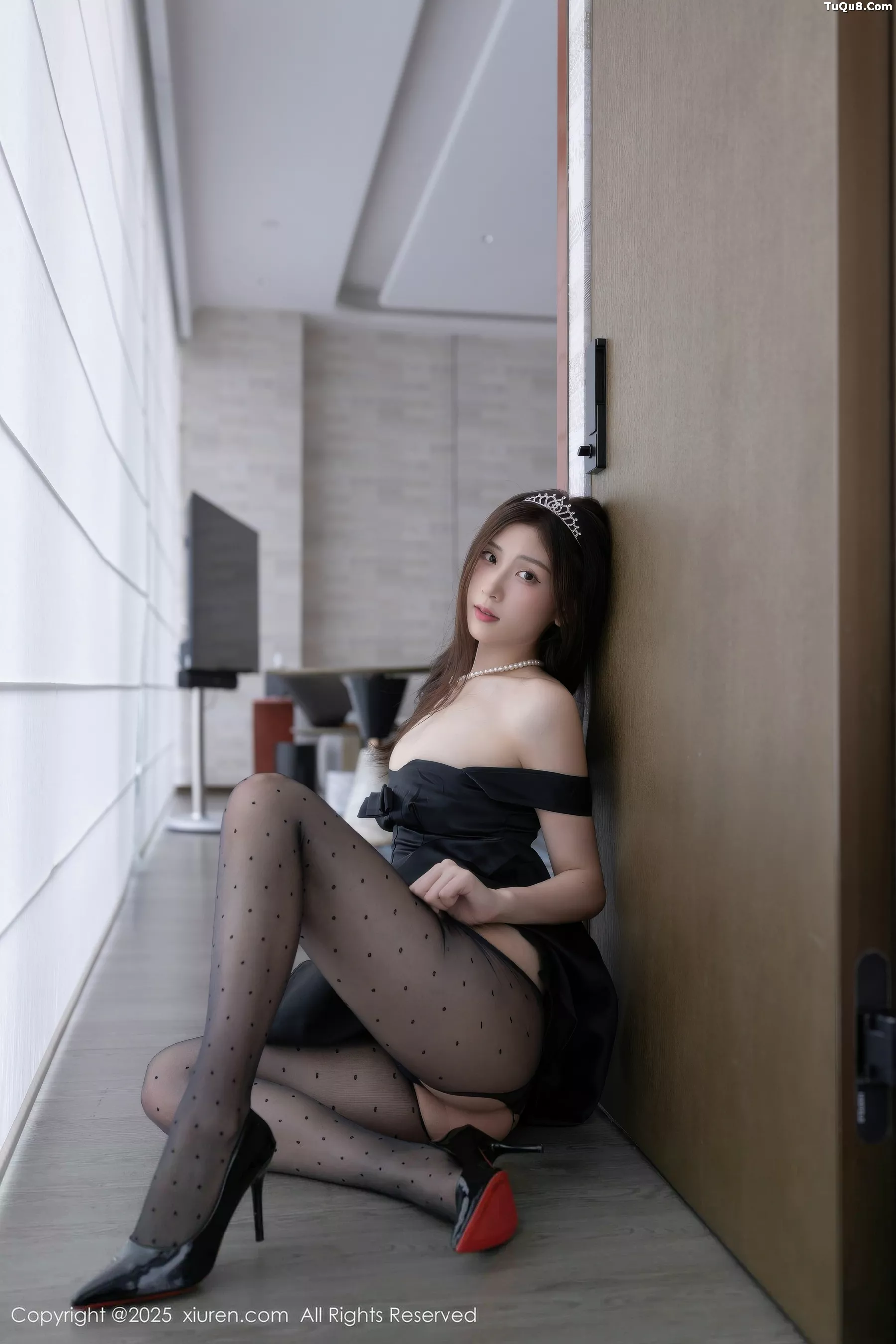 刘婷婷性感黑色连衣短裙配黑色圆点丝袜秀曼妙身材绝美写真 第 65 张