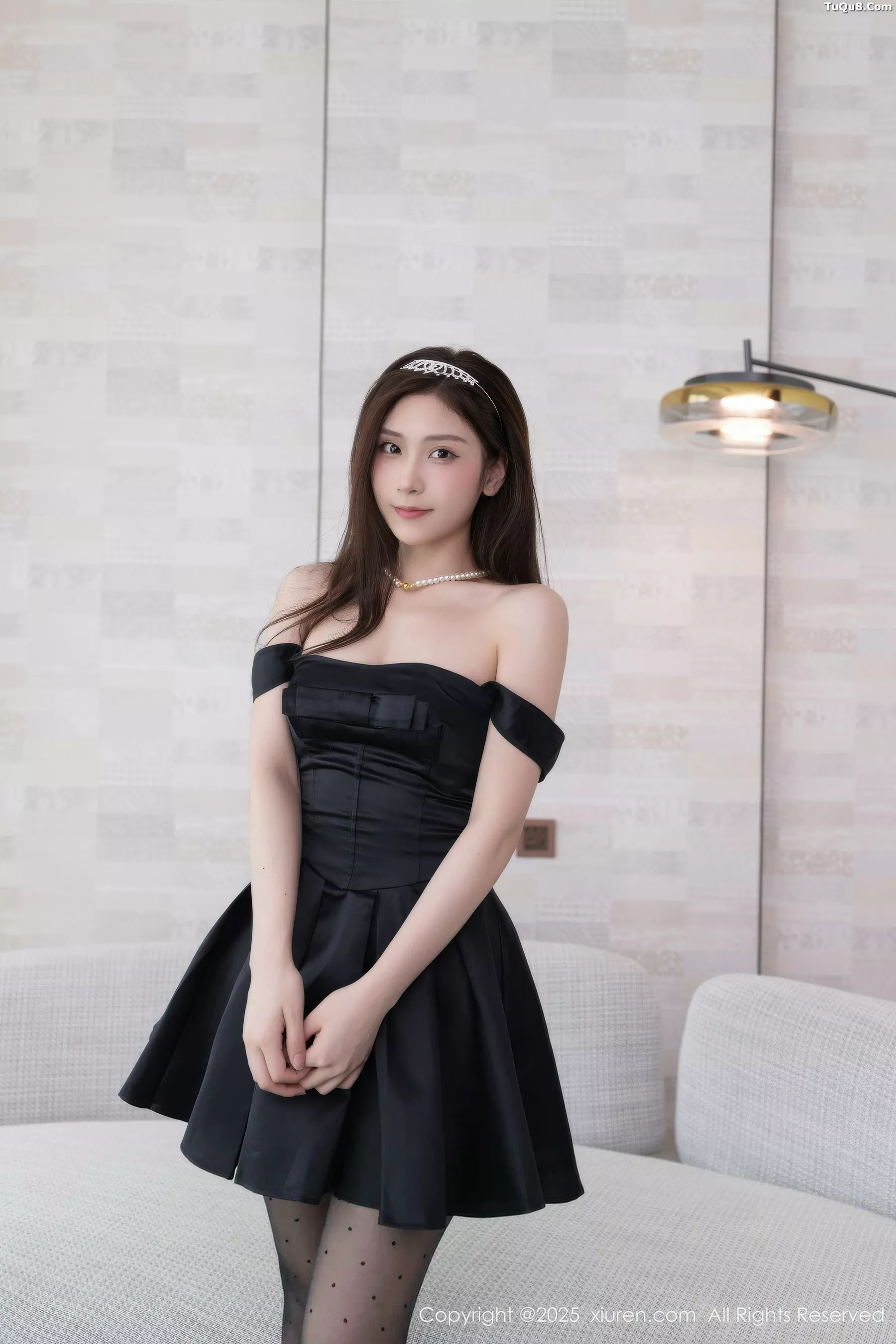 刘婷婷性感黑色连衣短裙配黑色圆点丝袜秀曼妙身材绝美写真 第 8 张