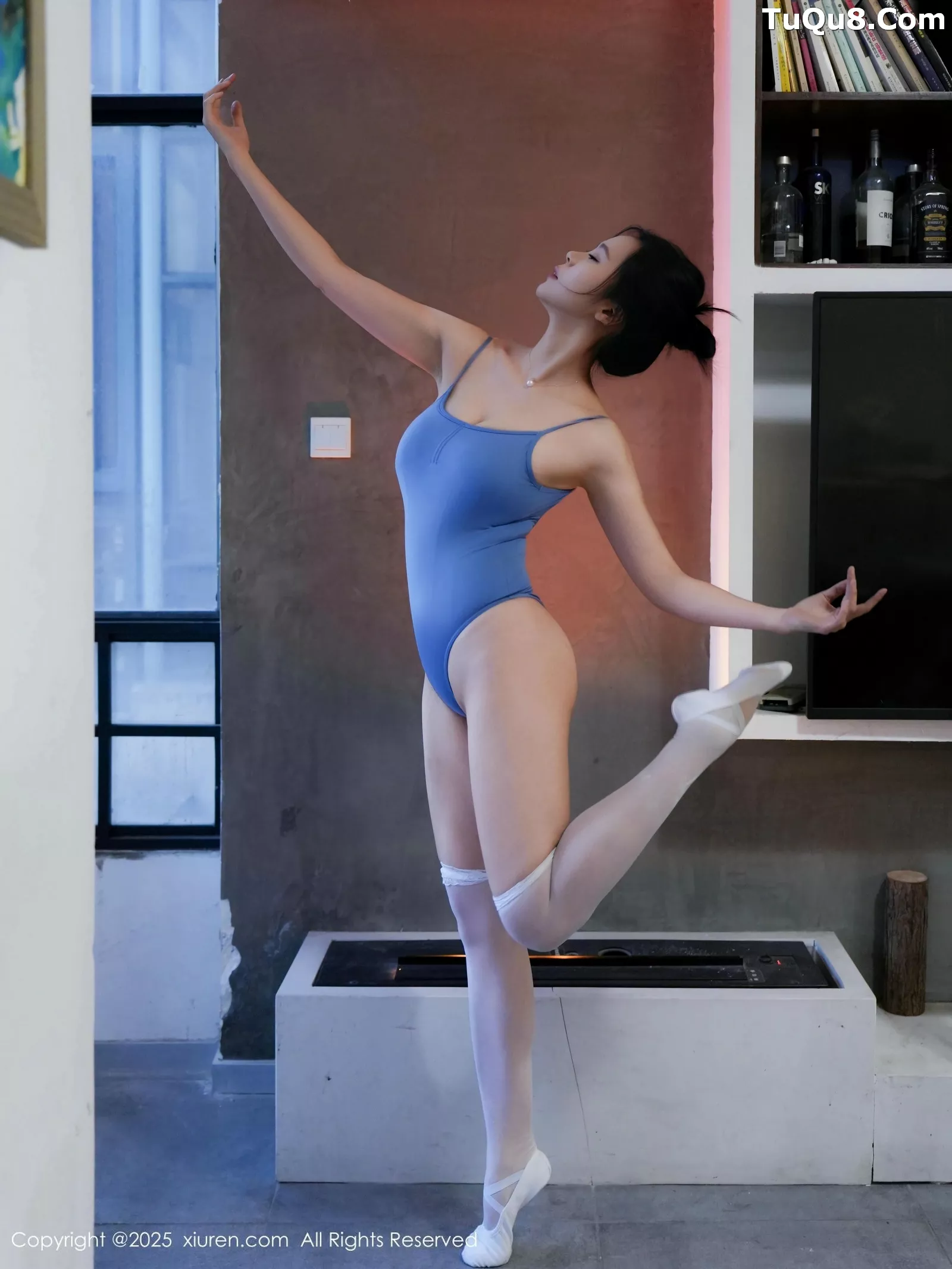玫瑰我爱你性感蓝色瑜伽服配白丝袜紧身秀凹凸身材绝美写真 第 85 张