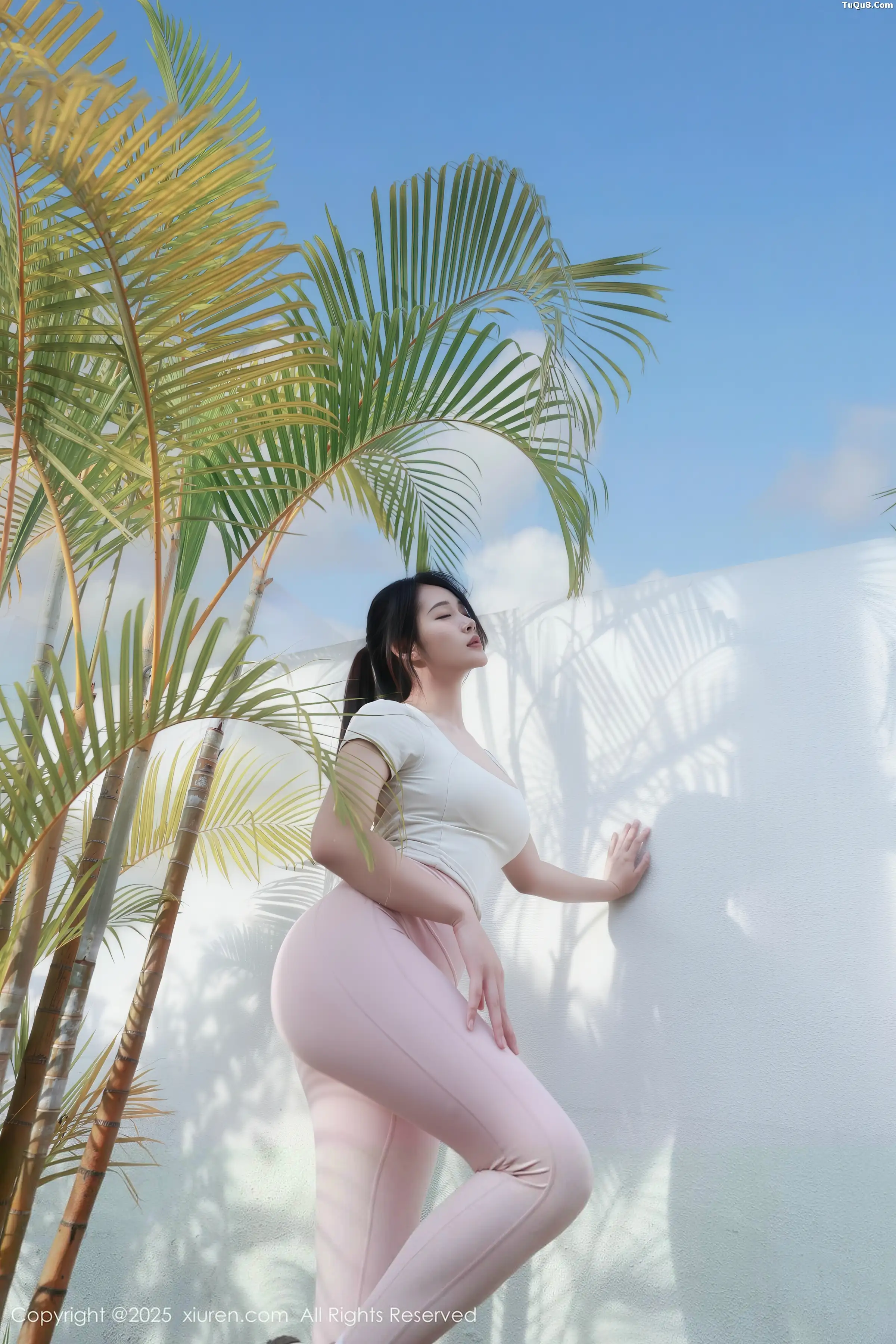 南乔性感浅色瑜伽服配超薄无内灰丝秀惹火身材撩人绝美写真 第 20 张