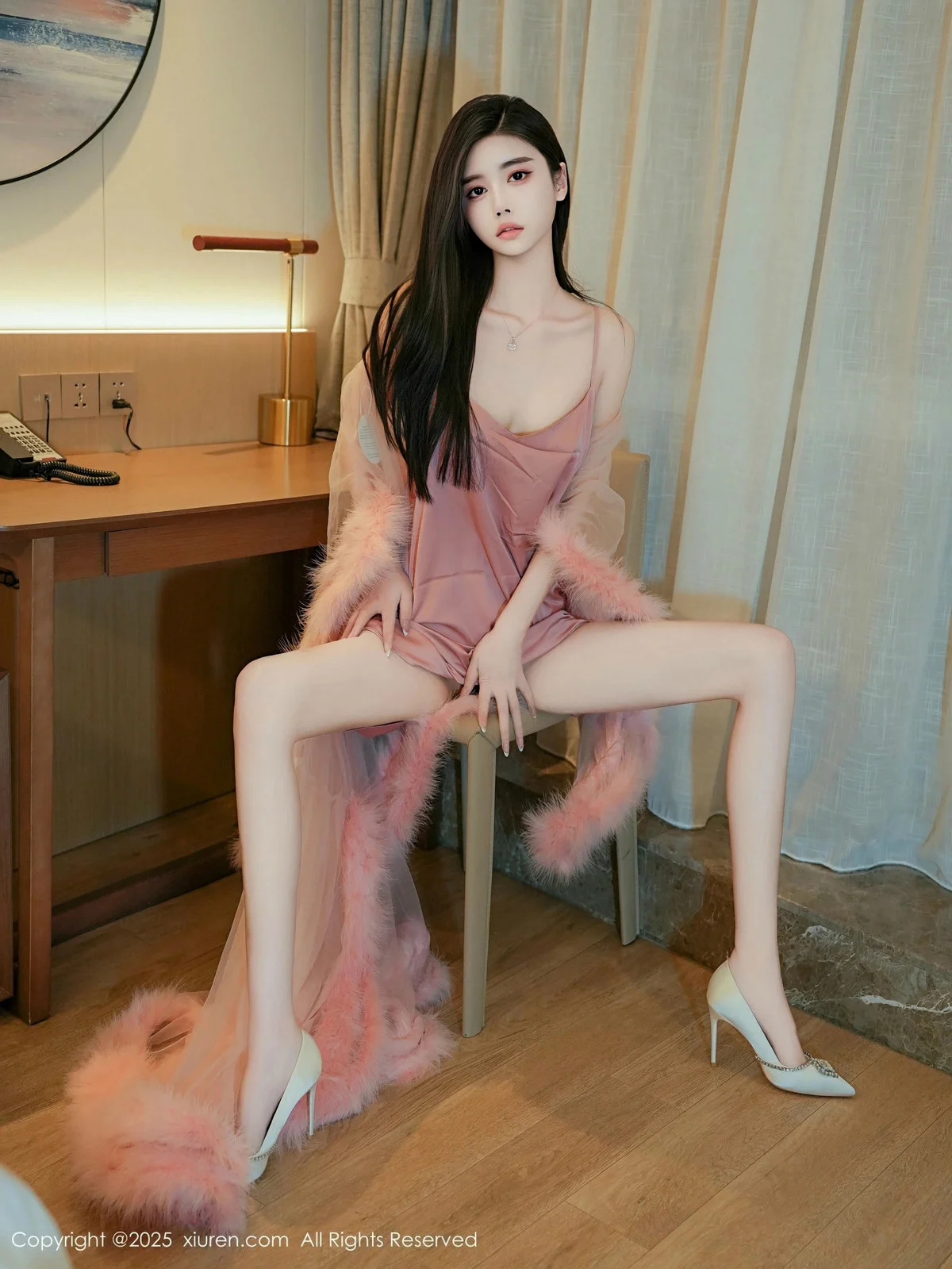 Erikaki私房性感粉色绒毛裙半脱秀曼妙身姿白嫩美腿绝美写真 第 154 张