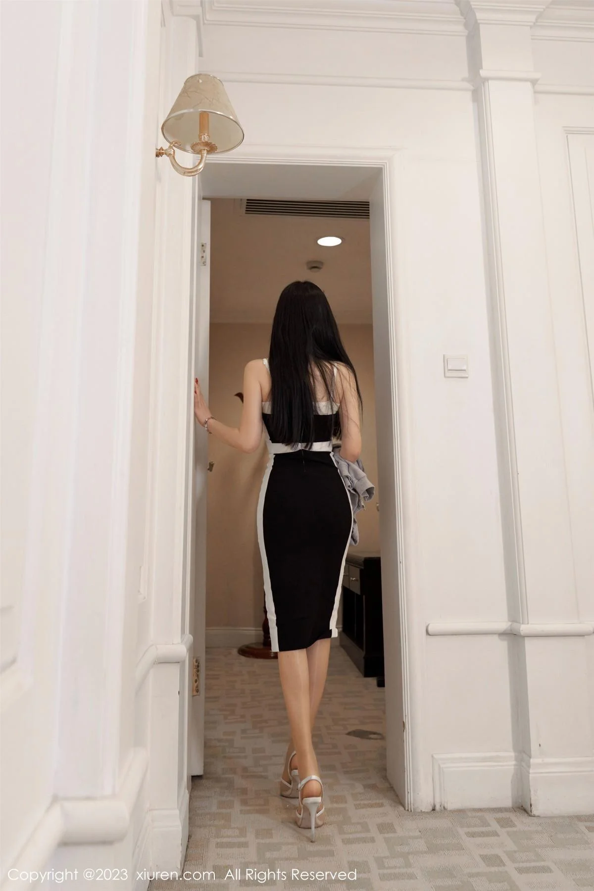 周于希Sally澳门旅拍剧情主题超薄无内肉丝秀翘臀绝美写真 第 14 张