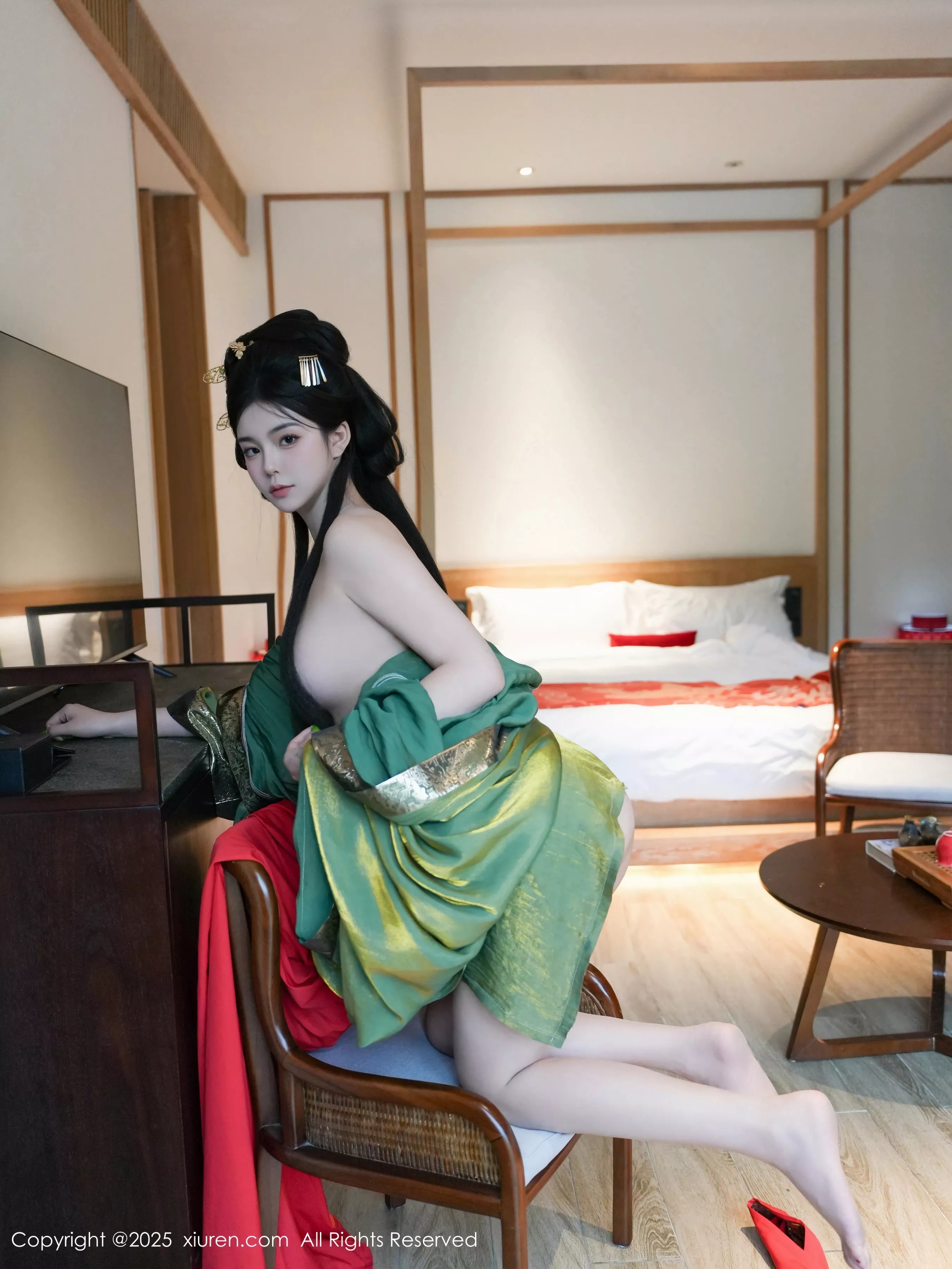 雪糕CiCi性感绿色古风服饰露红色情趣服饰秀美腿绝美写真 第 115 张