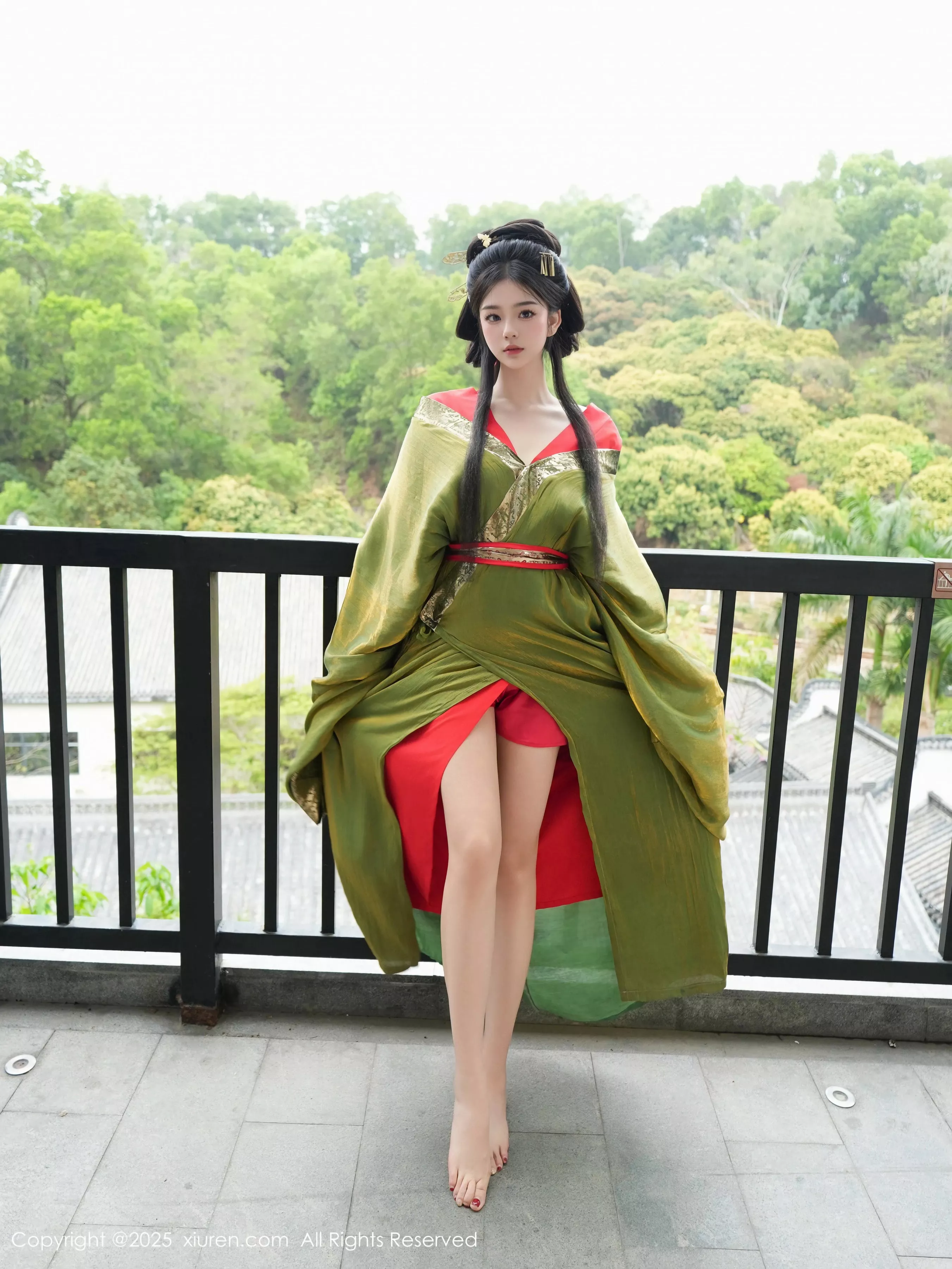 雪糕CiCi性感绿色古风服饰露红色情趣服饰秀美腿绝美写真 第 20 张