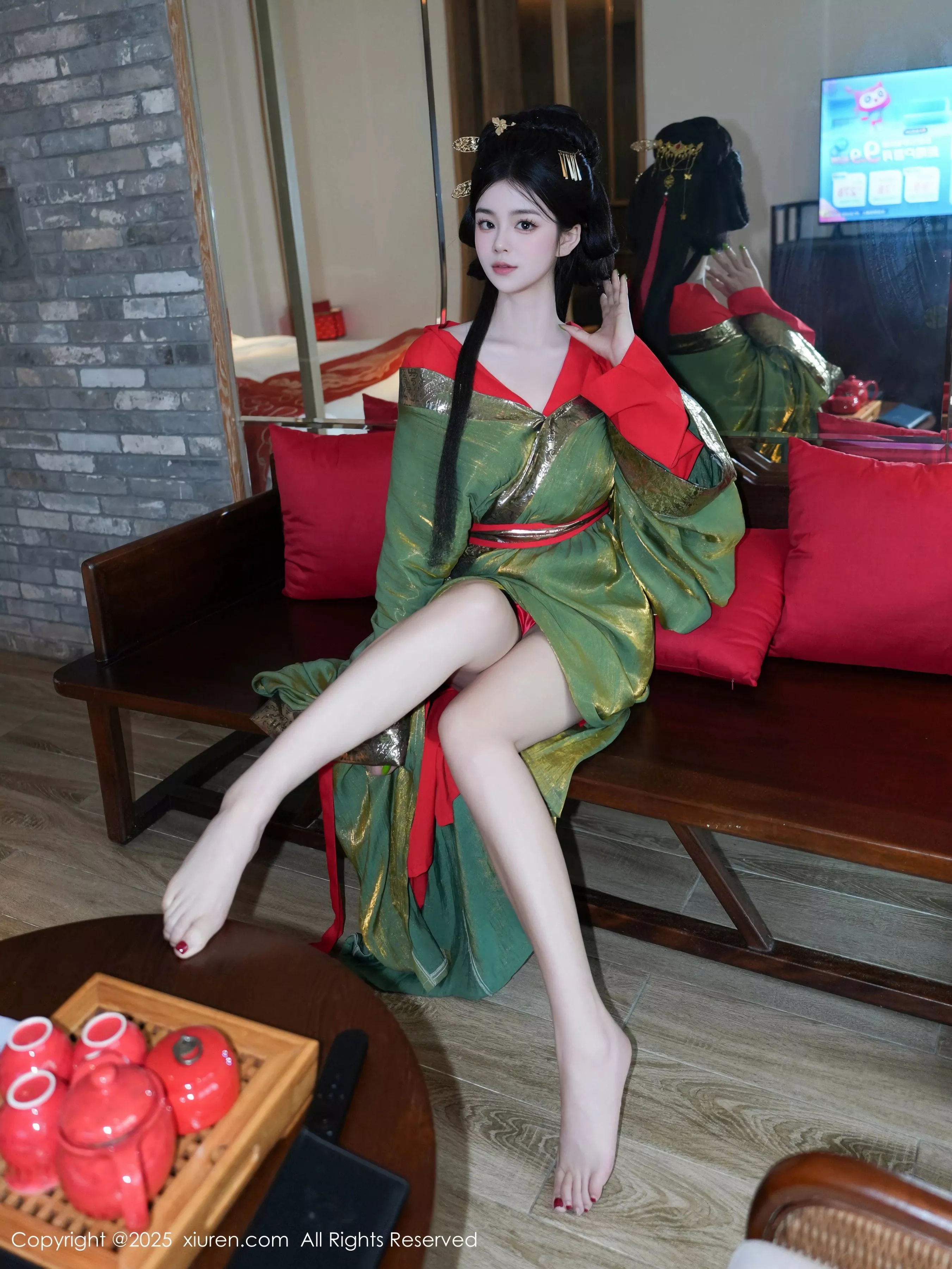 雪糕CiCi性感绿色古风服饰露红色情趣服饰秀美腿绝美写真 第 36 张