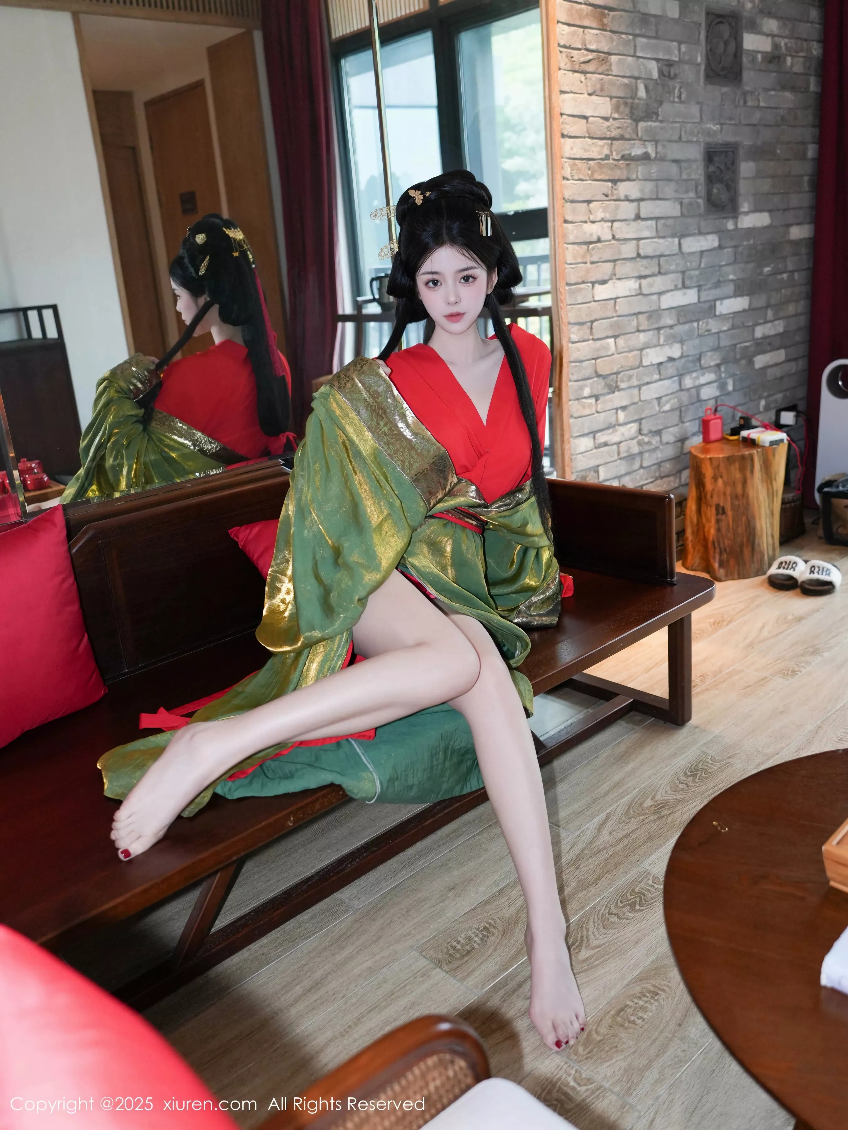 雪糕CiCi性感绿色古风服饰露红色情趣服饰秀美腿绝美写真 第 40 张
