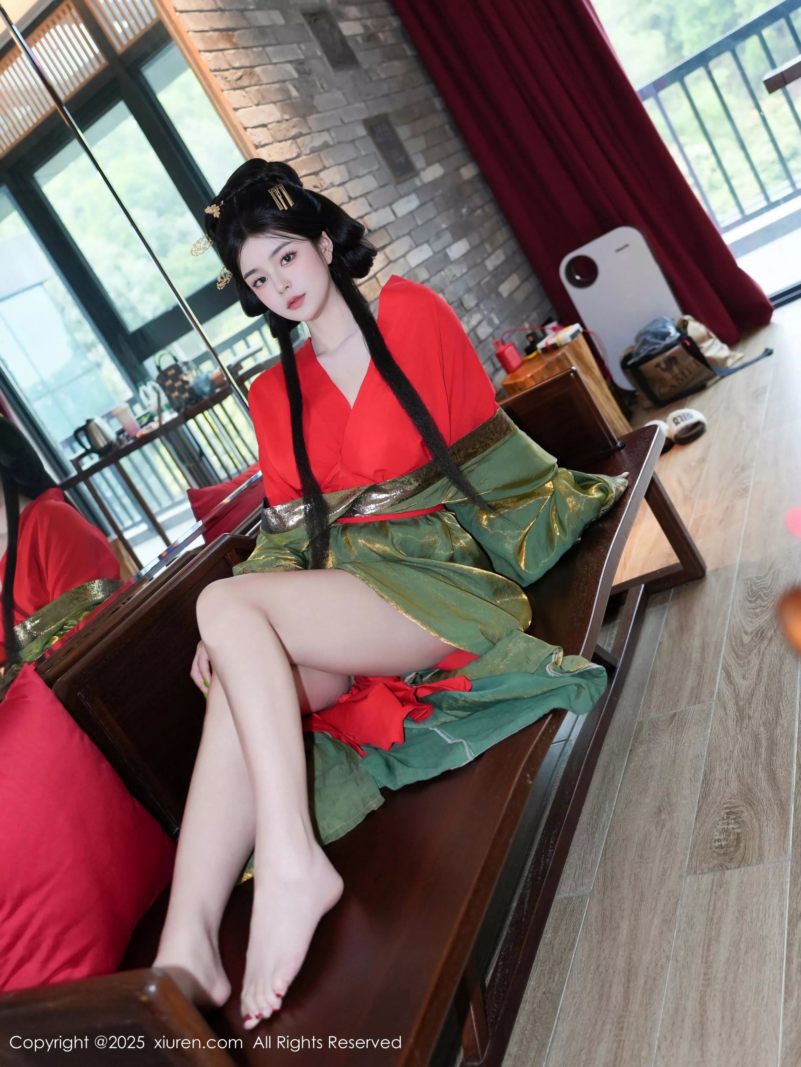 雪糕CiCi性感绿色古风服饰露红色情趣服饰秀美腿绝美写真 第 41 张