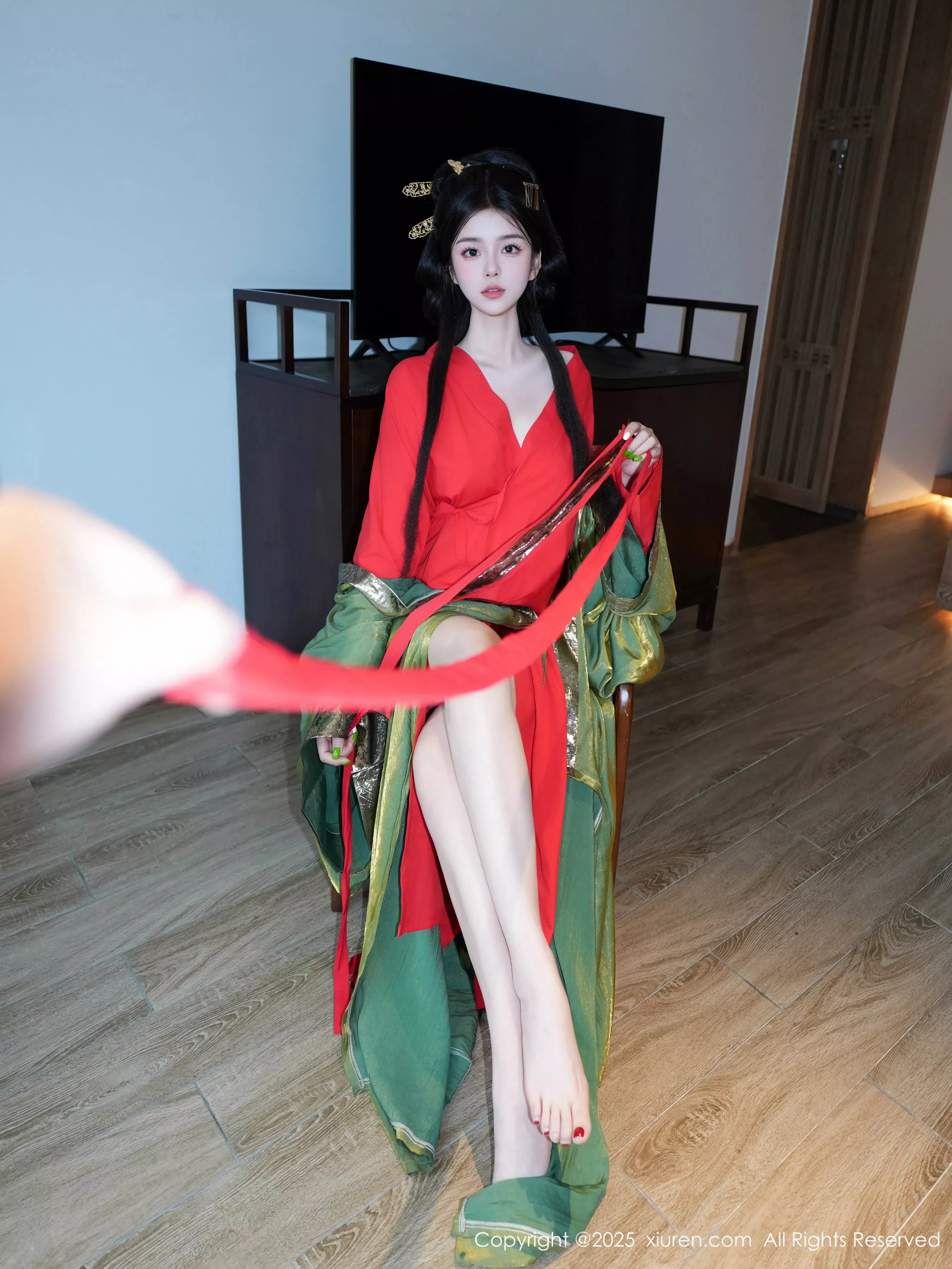 雪糕CiCi性感绿色古风服饰露红色情趣服饰秀美腿绝美写真 第 45 张