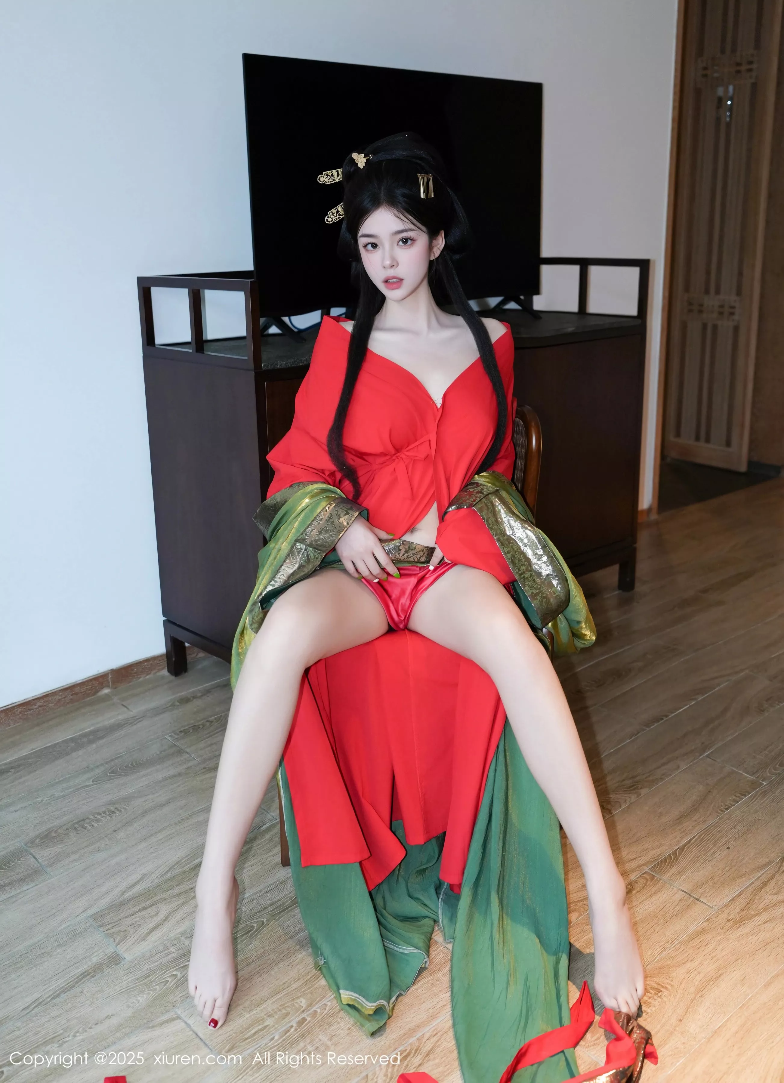 雪糕CiCi性感绿色古风服饰露红色情趣服饰秀美腿绝美写真 第 51 张