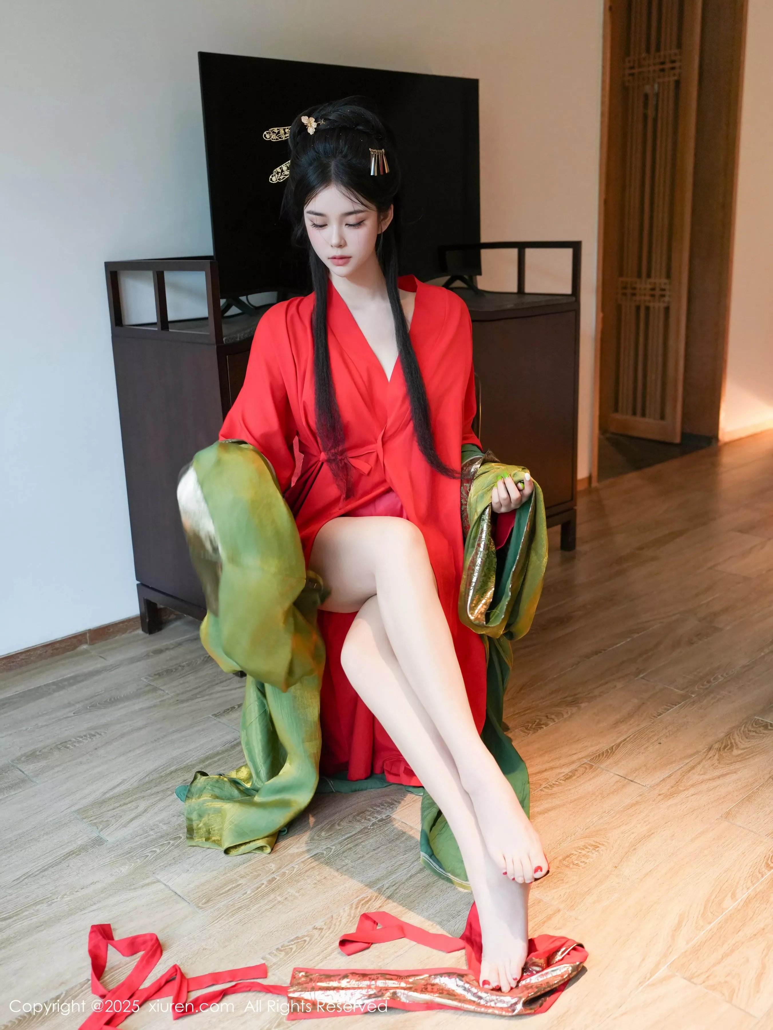 雪糕CiCi性感绿色古风服饰露红色情趣服饰秀美腿绝美写真 第 56 张