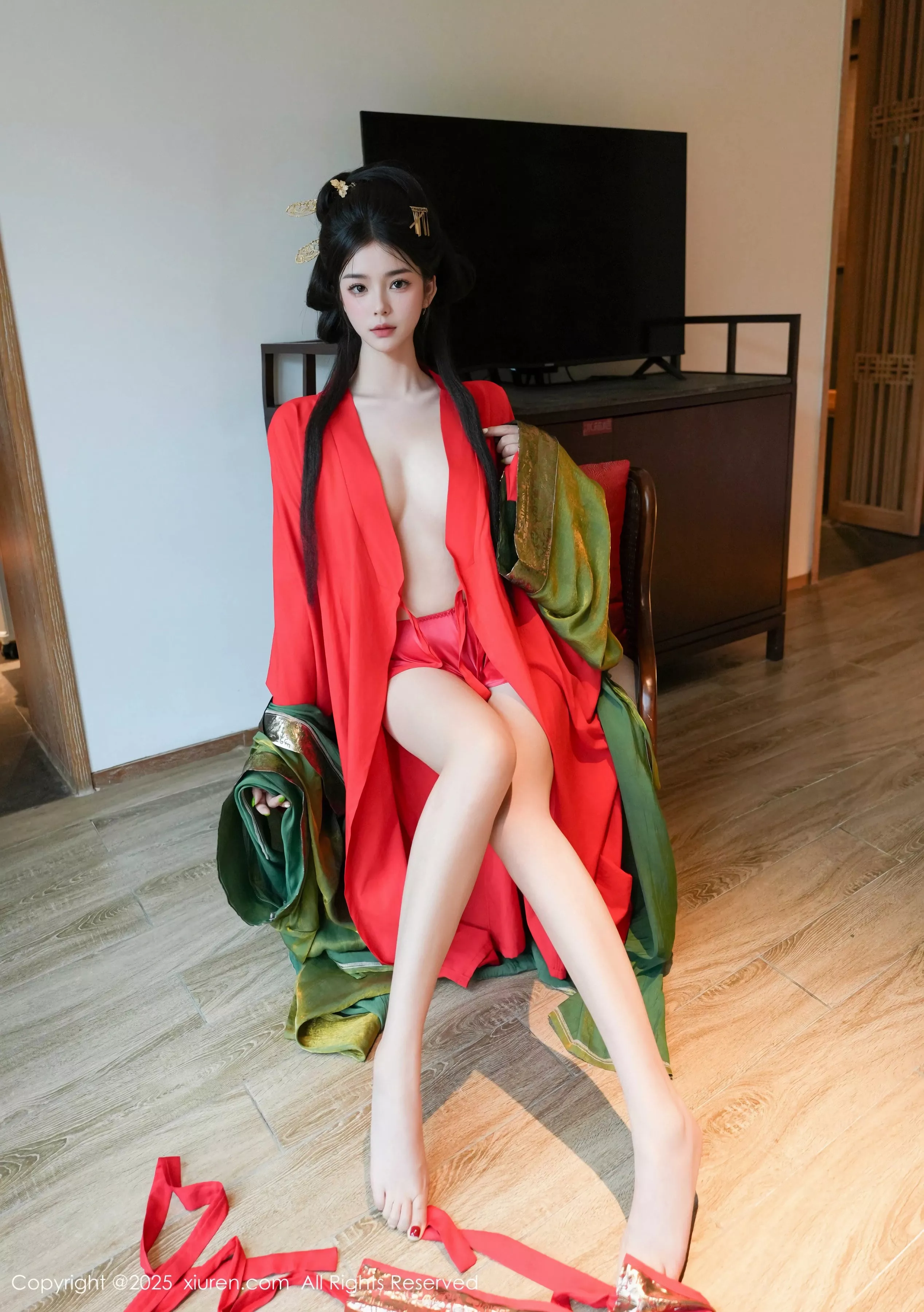 雪糕CiCi性感绿色古风服饰露红色情趣服饰秀美腿绝美写真 第 7 张