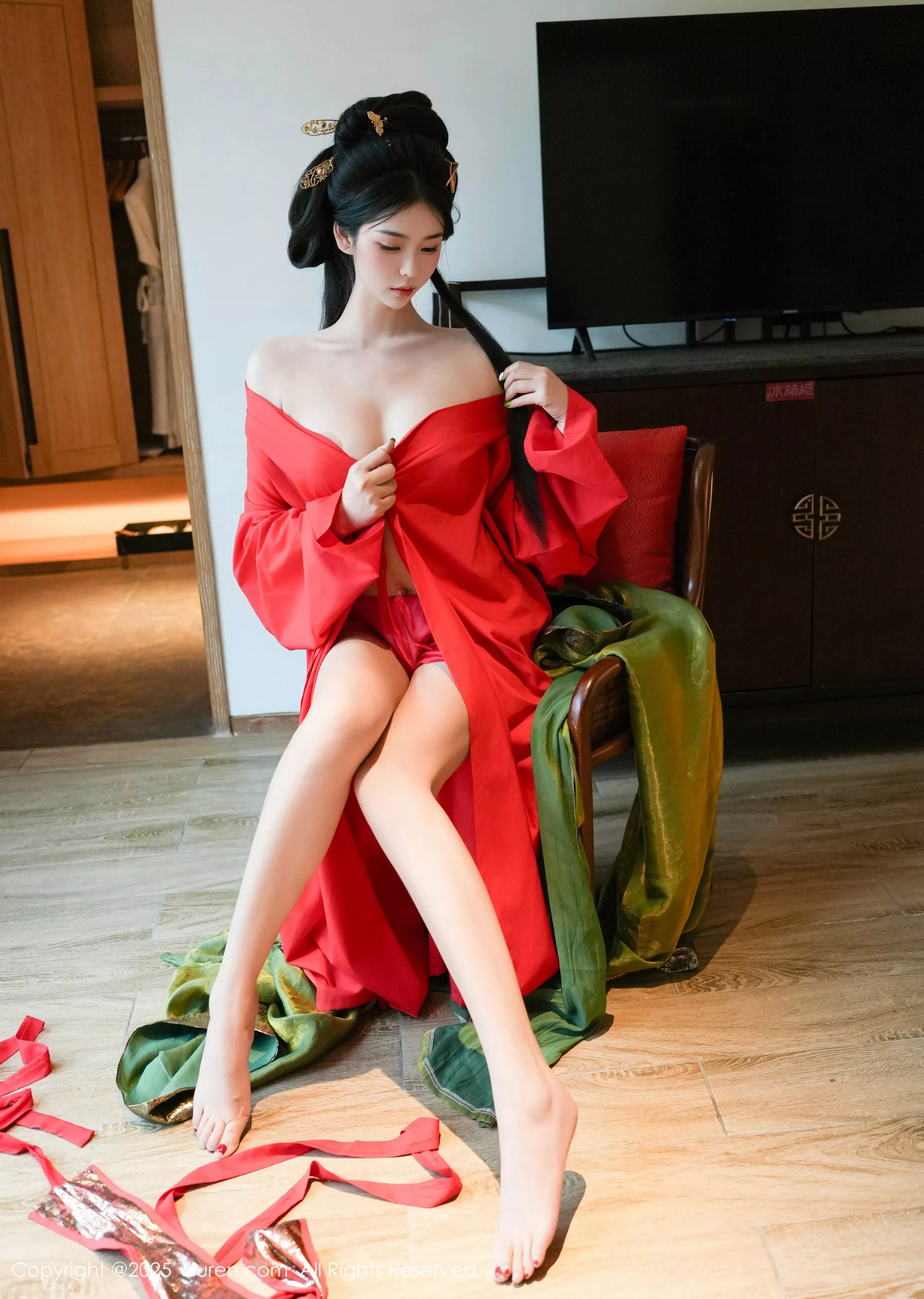 雪糕CiCi性感绿色古风服饰露红色情趣服饰秀美腿绝美写真 第 77 张