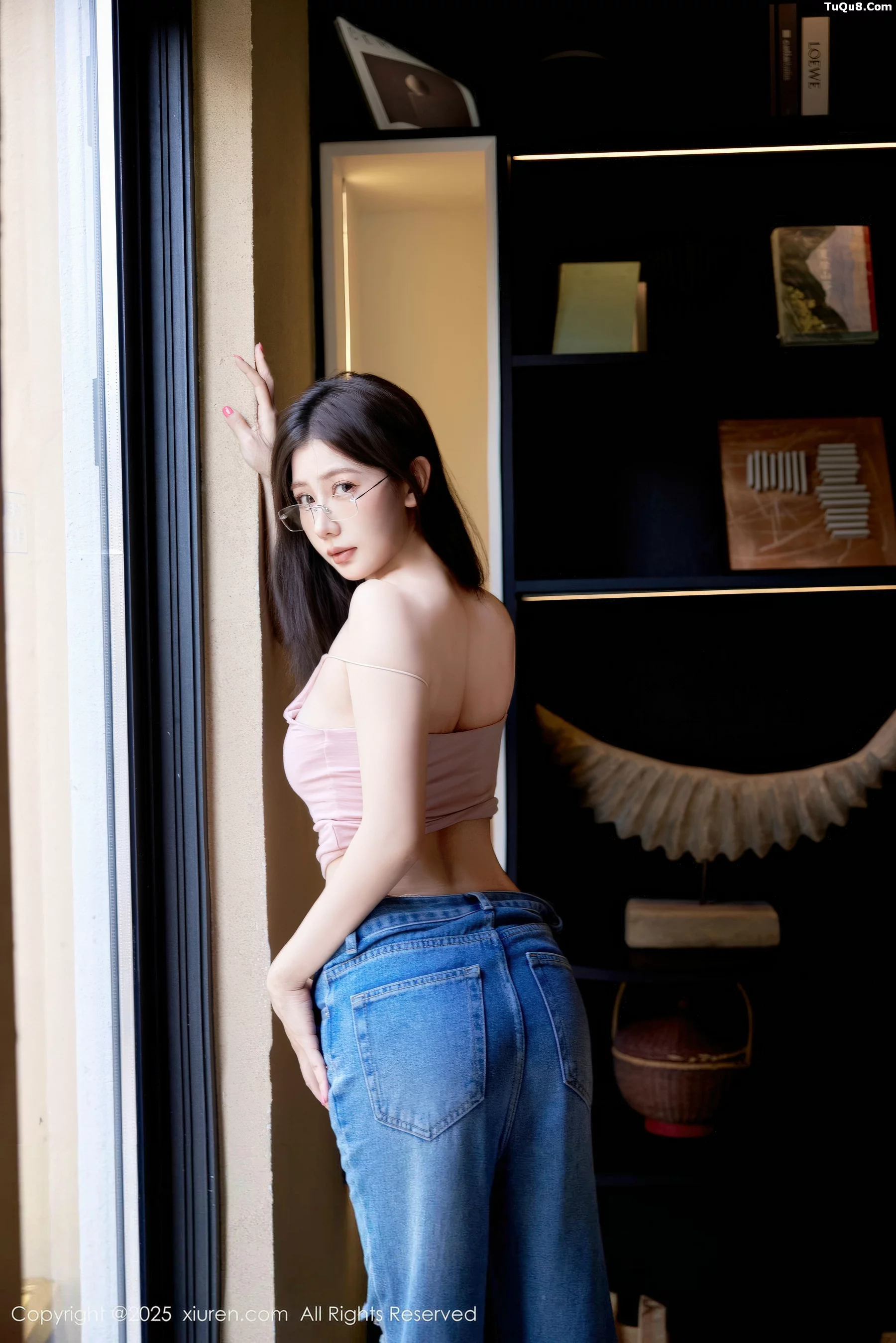 尹甜甜sunny性感粉色上衣配蓝色牛仔裤秀完美身材绝美写真 第 52 张