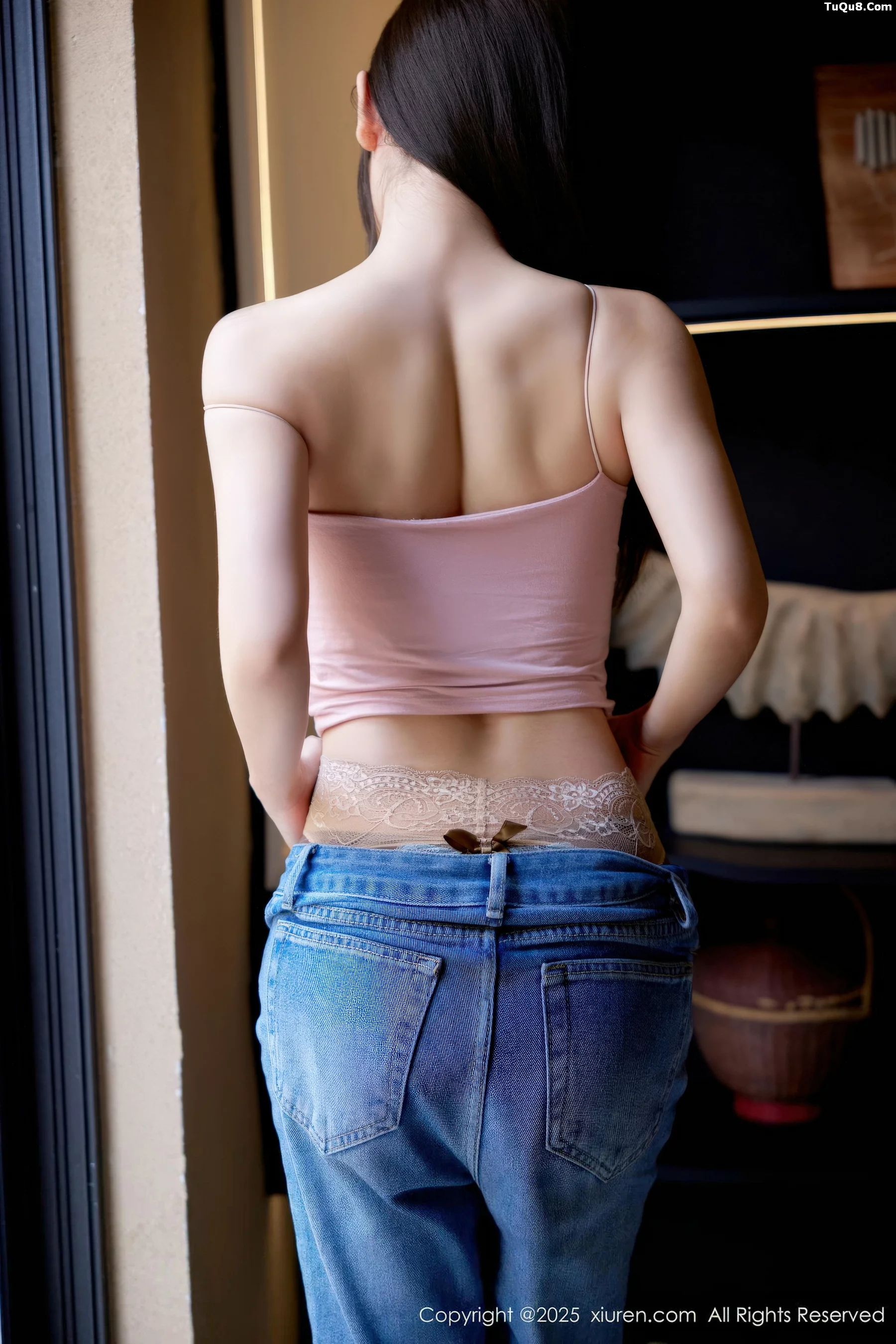 尹甜甜sunny性感粉色上衣配蓝色牛仔裤秀完美身材绝美写真 第 55 张