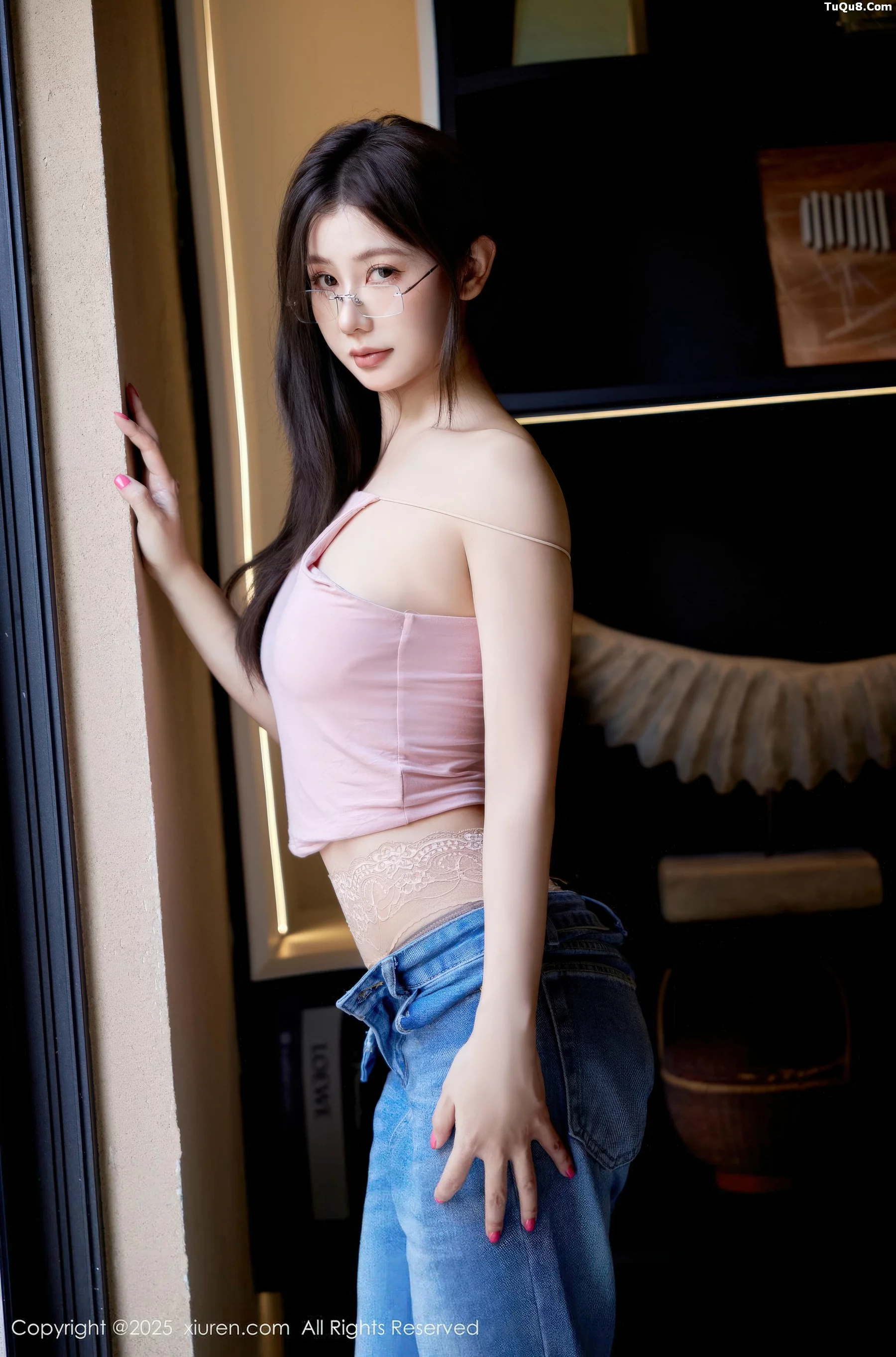尹甜甜sunny性感粉色上衣配蓝色牛仔裤秀完美身材绝美写真 第 57 张