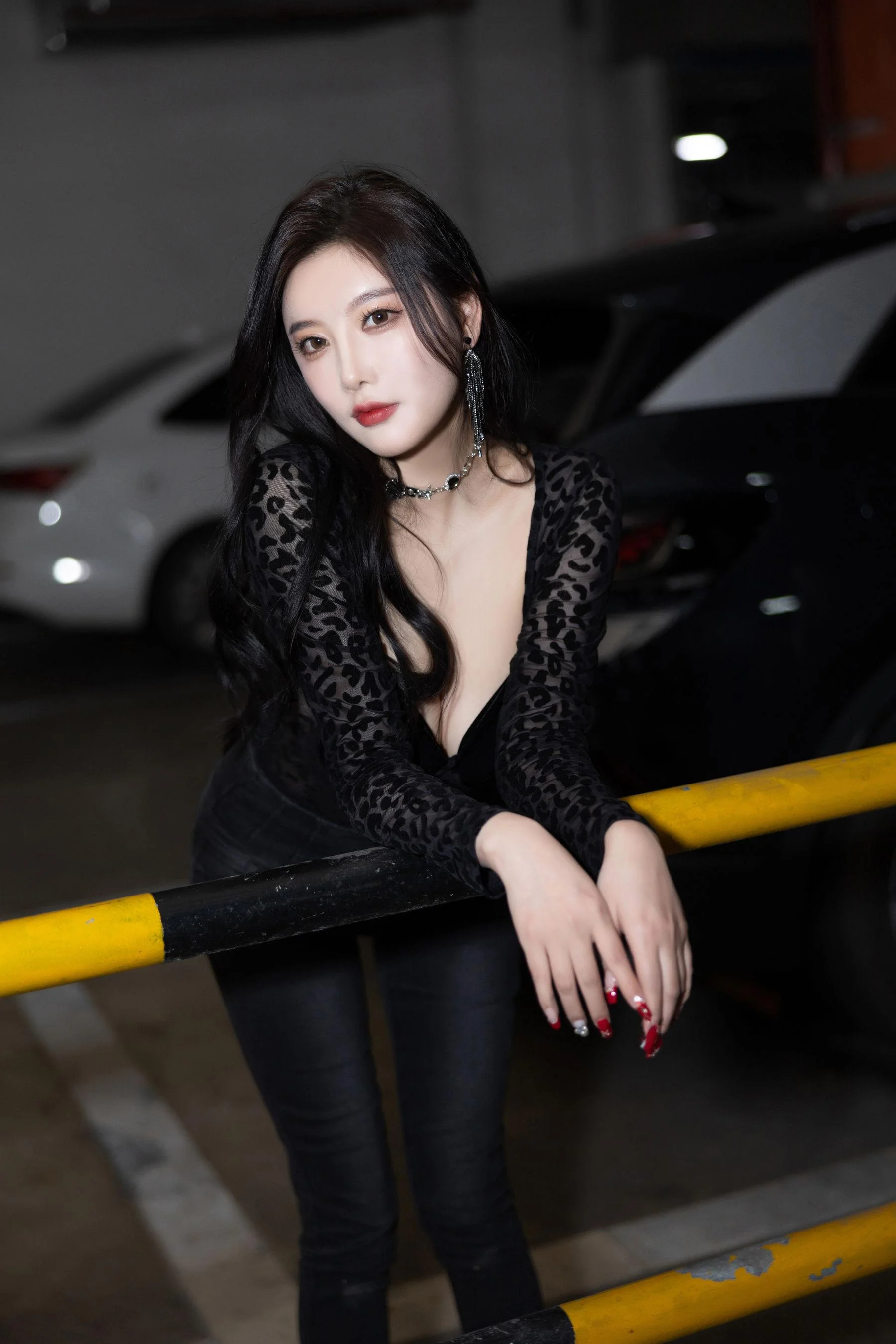 [秀人付费] 杨晨晨 诱人私拍福利 黑色牛仔裤 第 20 张