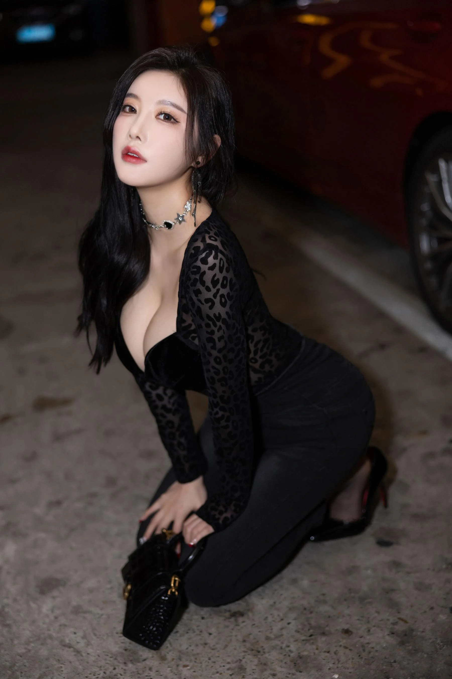 [秀人付费] 杨晨晨 诱人私拍福利 黑色牛仔裤 第 5 张