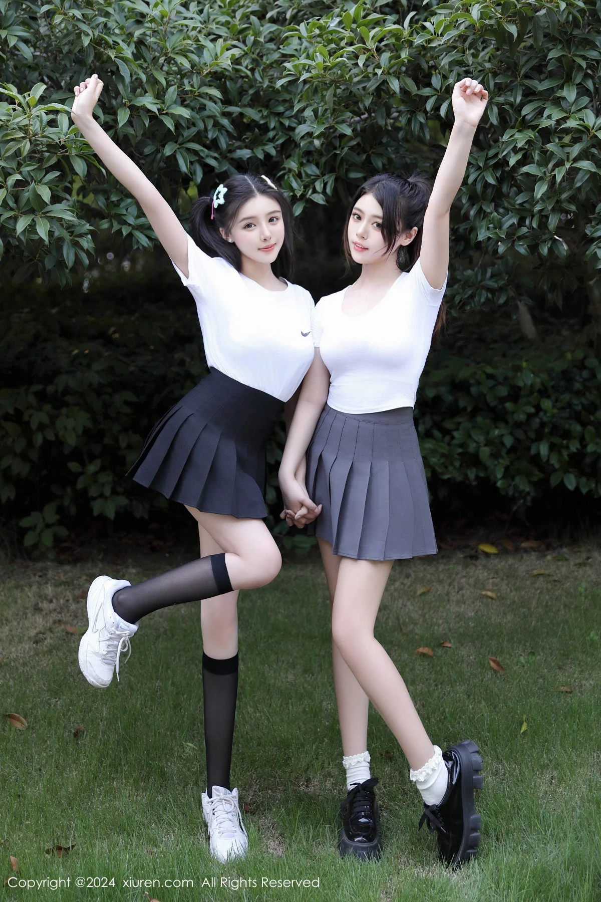 合集袁圆性感姐妹花脱JK制服秀完美身材惹火绝美写真 第 21 张