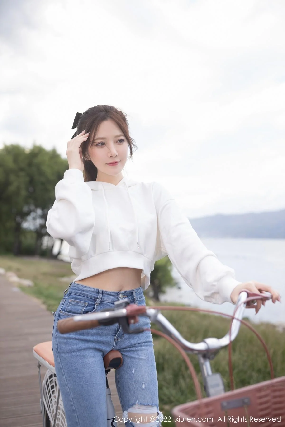 鱼子酱Fish广州-云南旅拍室内轻透淡红色睡衣撩人绝美写真 第 1 张