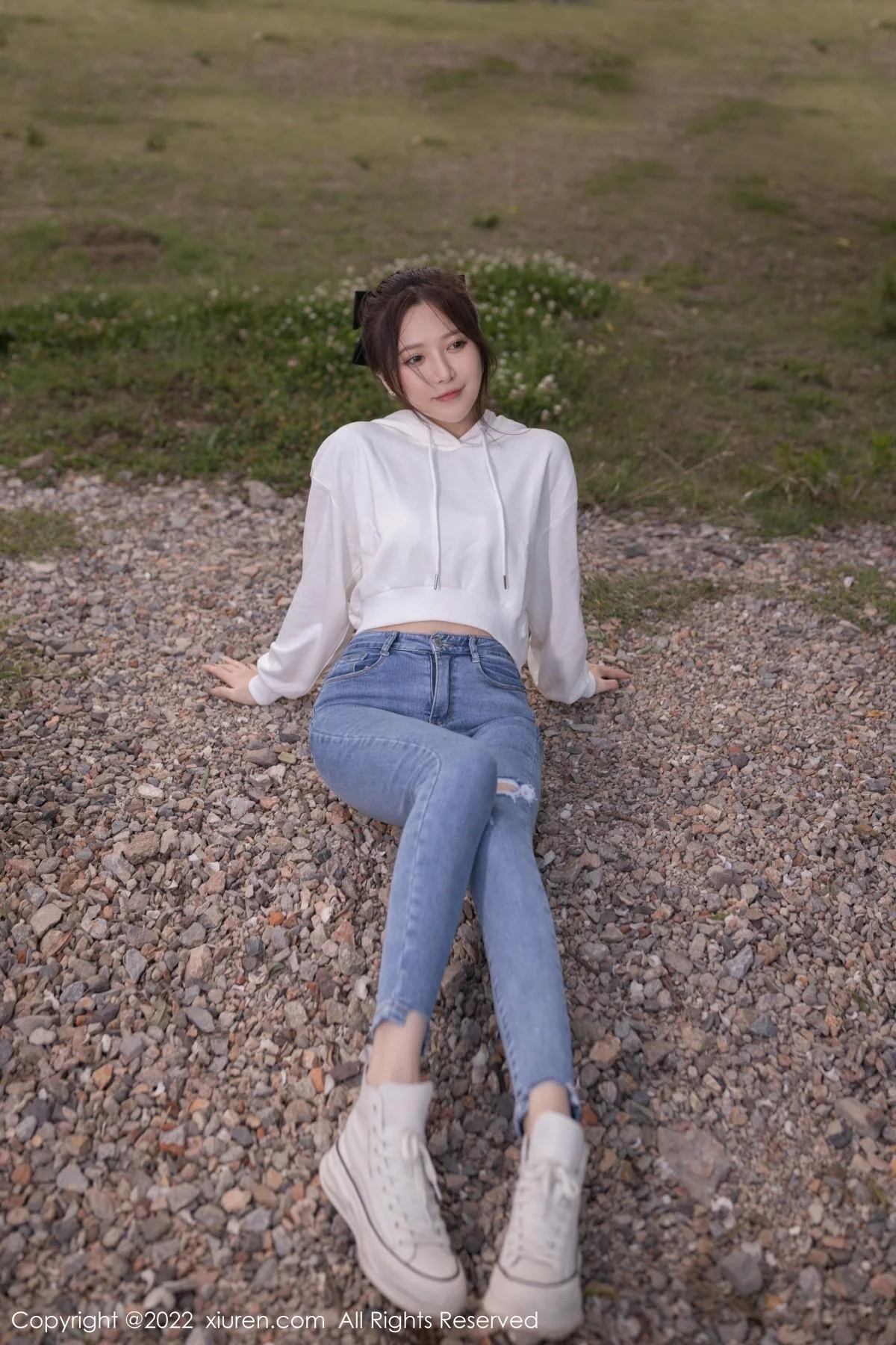 鱼子酱Fish广州-云南旅拍室内轻透淡红色睡衣撩人绝美写真 第 11 张