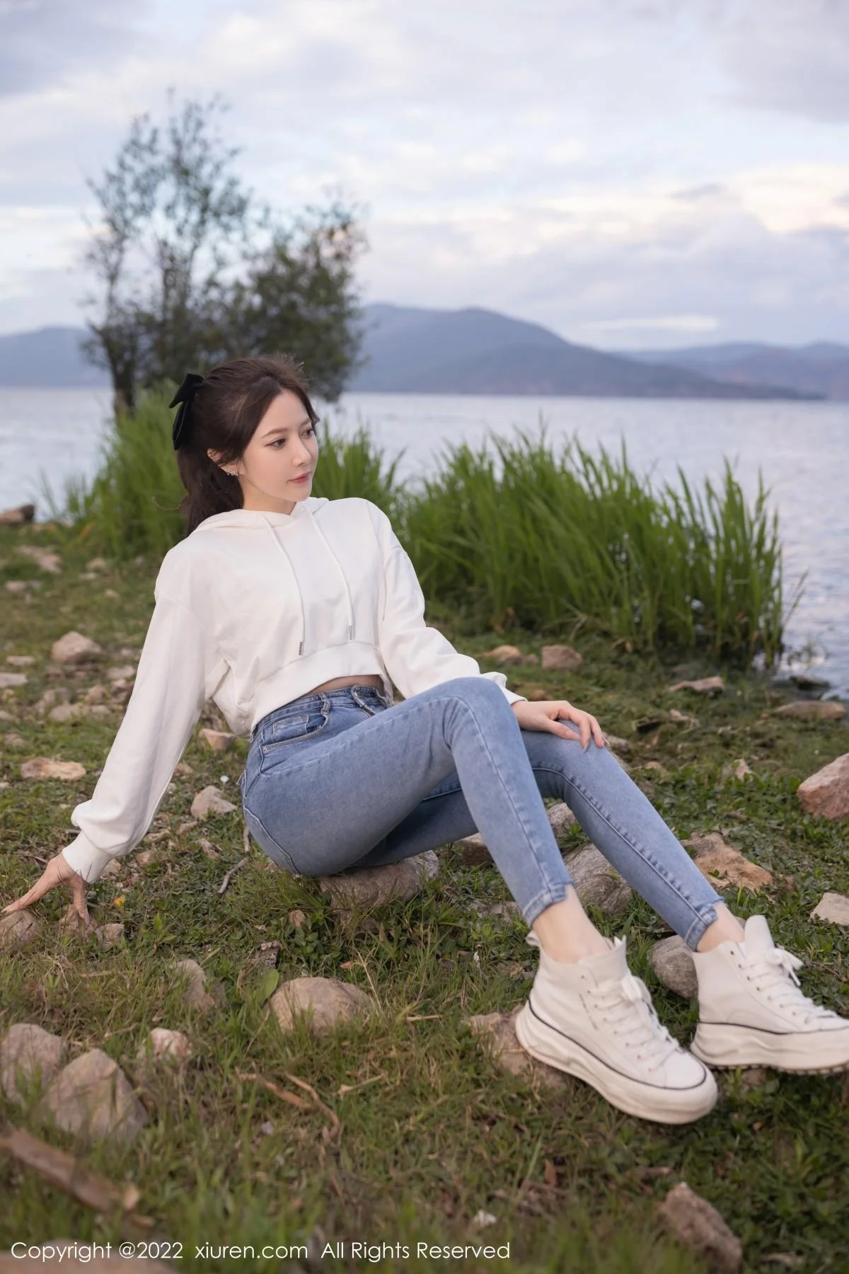 鱼子酱Fish广州-云南旅拍室内轻透淡红色睡衣撩人绝美写真 第 13 张