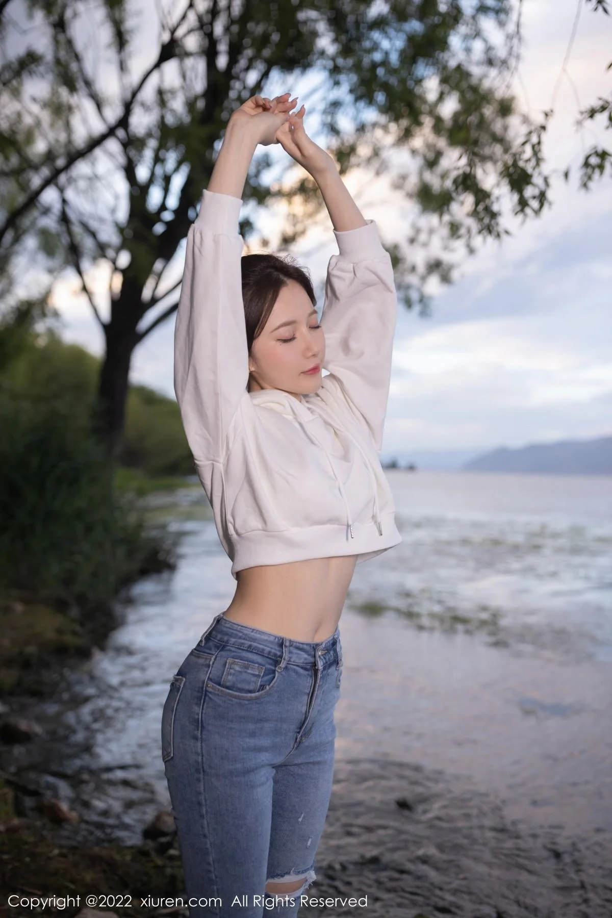 鱼子酱Fish广州-云南旅拍室内轻透淡红色睡衣撩人绝美写真 第 17 张