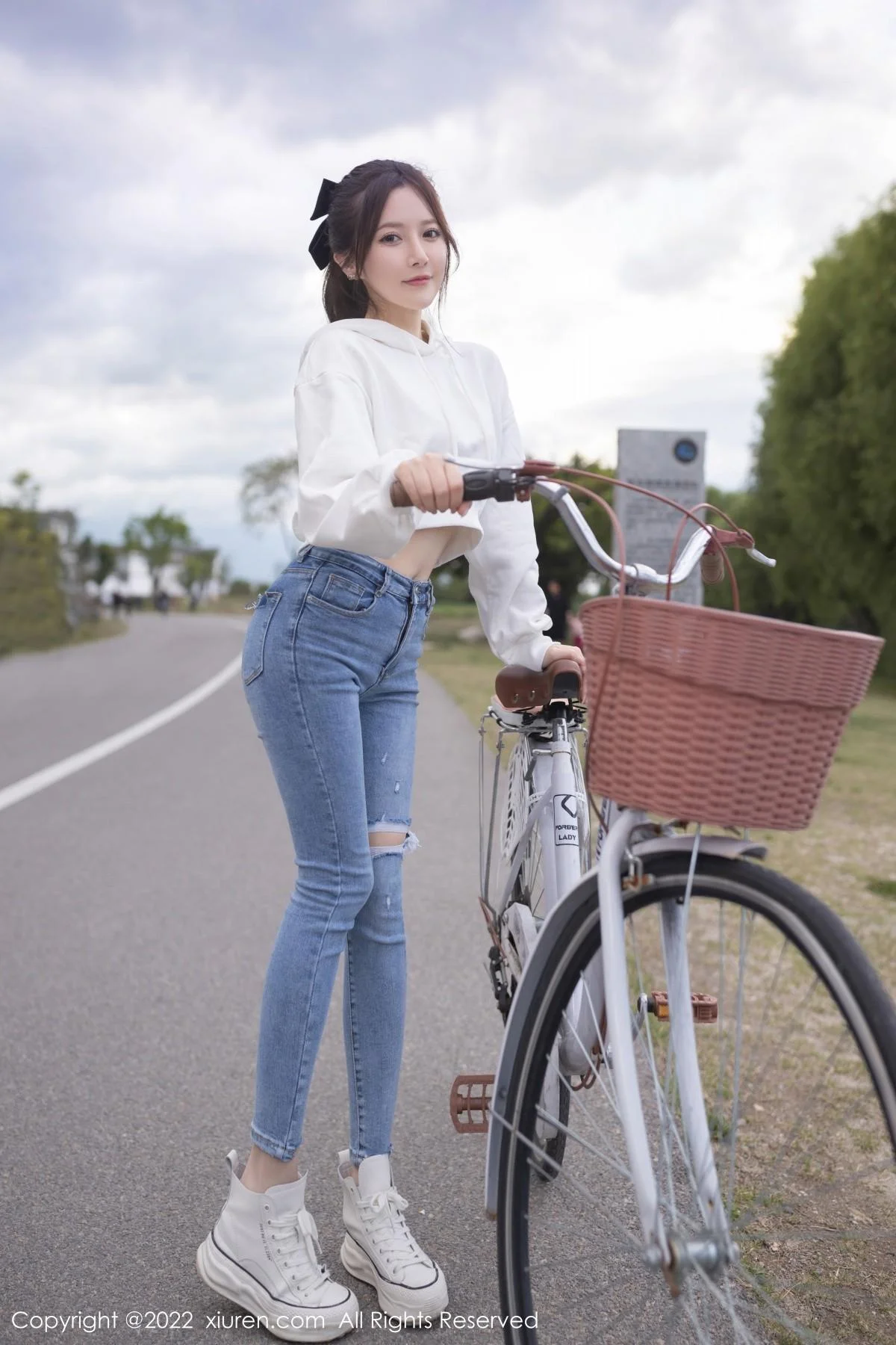 鱼子酱Fish广州-云南旅拍室内轻透淡红色睡衣撩人绝美写真 第 5 张