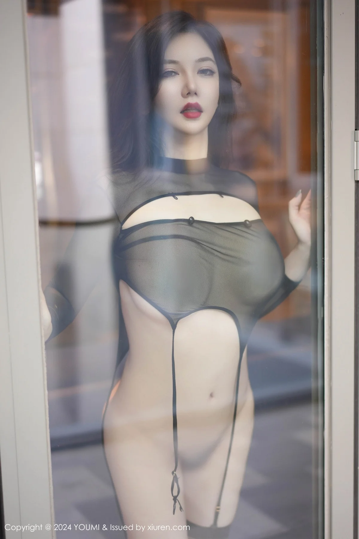心妍小公主性感黑色轻透服饰配黑丝吊袜秀丰满身材绝美写真 第 86 张
