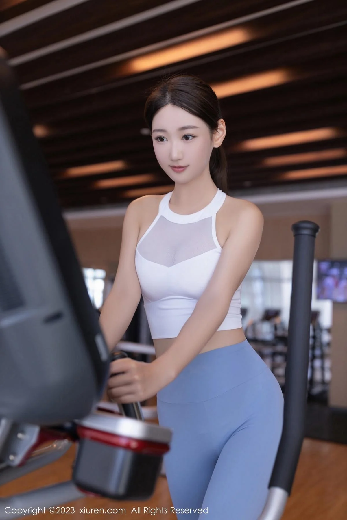 唐安琪健身房场景性感紧身运动服秀曼妙身姿迷人绝美写真 第 2 张