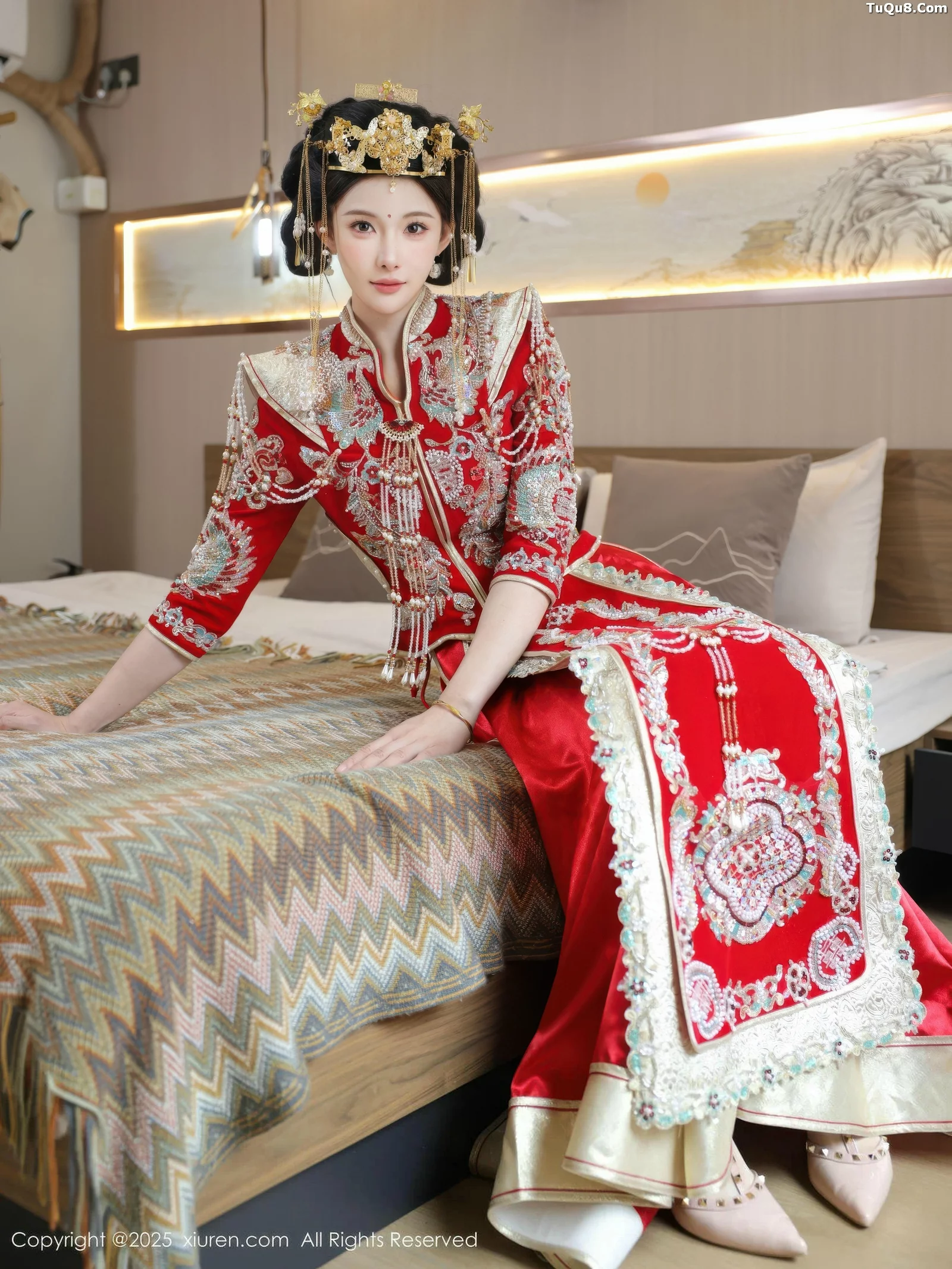 梨霜儿性感红色新娘服饰配肉色丝袜秀丰腴身材迷人绝美写真 第 11 张
