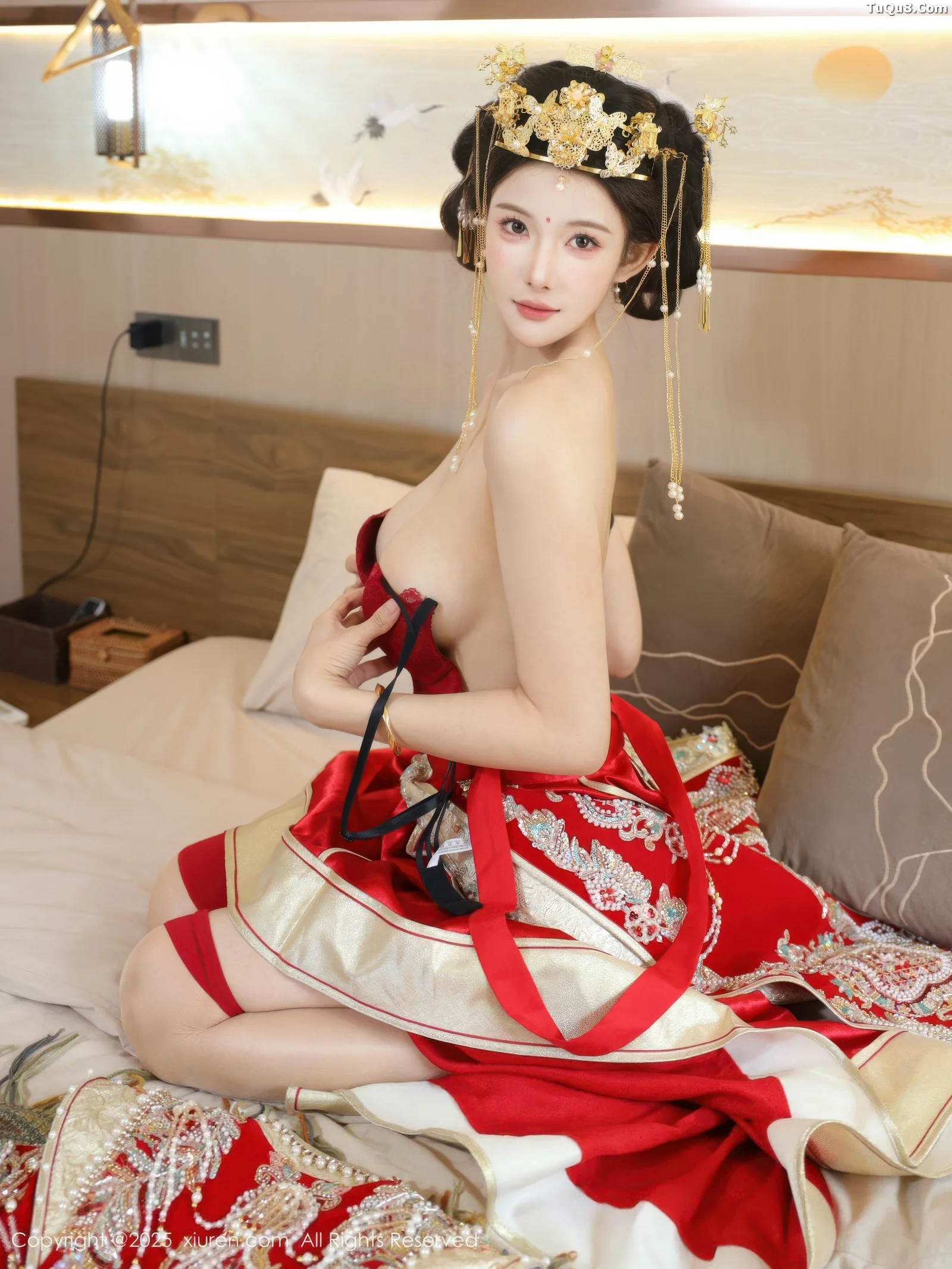 梨霜儿性感红色新娘服饰配肉色丝袜秀丰腴身材迷人绝美写真 第 122 张