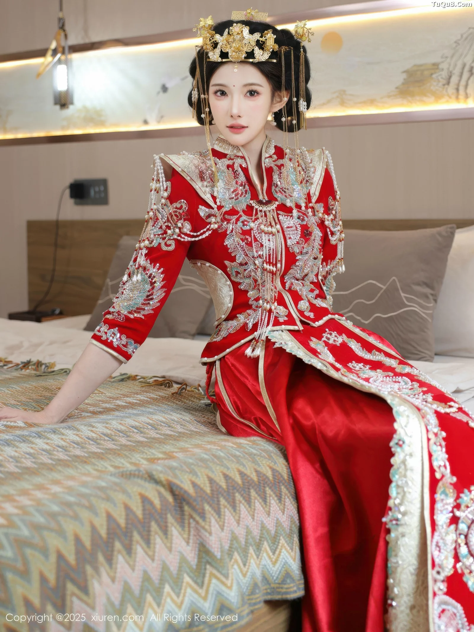 梨霜儿性感红色新娘服饰配肉色丝袜秀丰腴身材迷人绝美写真 第 13 张